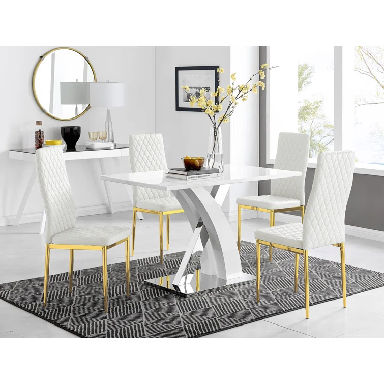 Witte hoogglans eettafelset met 4 luxe eetkamerstoelen van kunstleer.