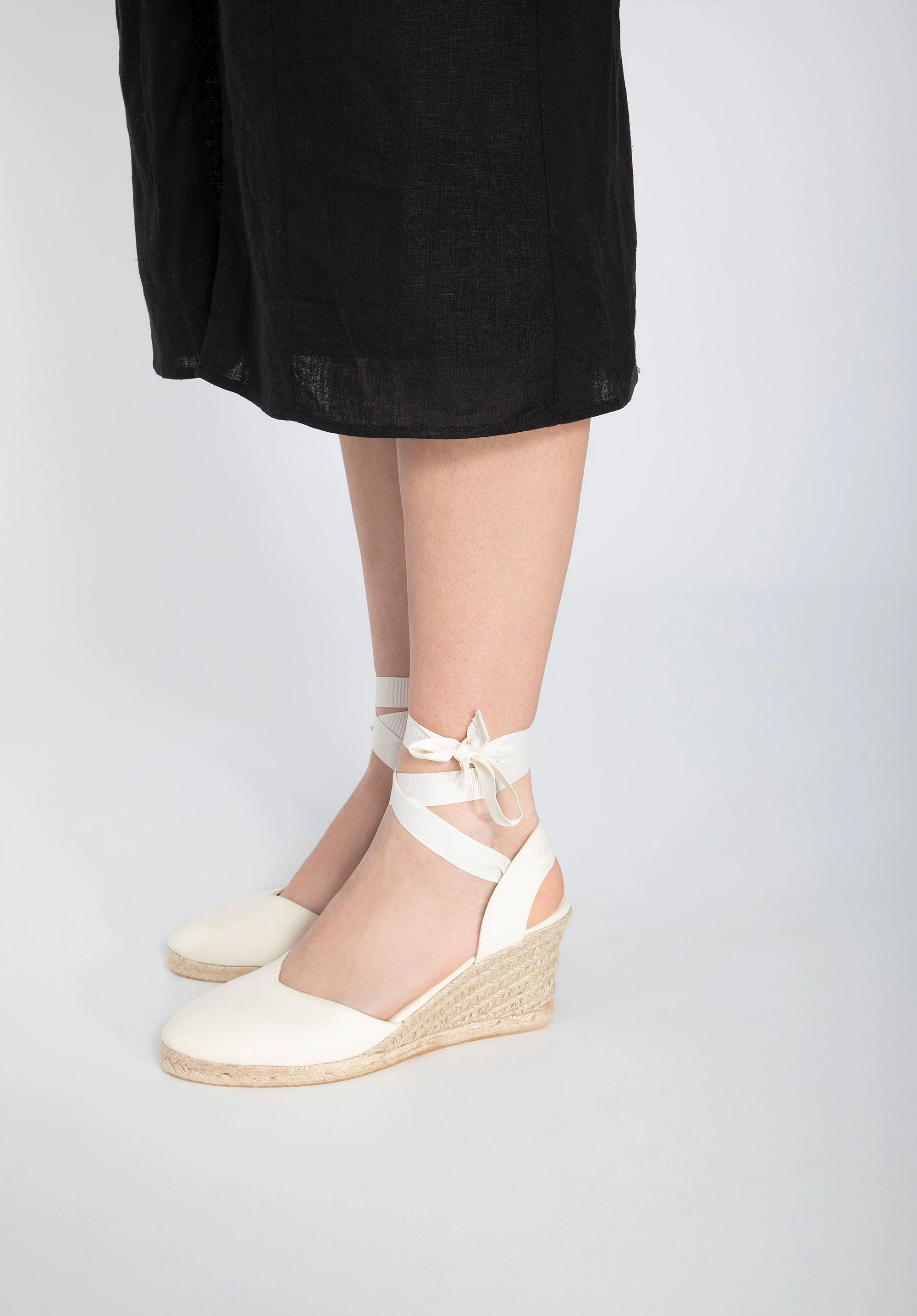 Damskie espadryle z wycięciem wiązaneKolor: kremowy