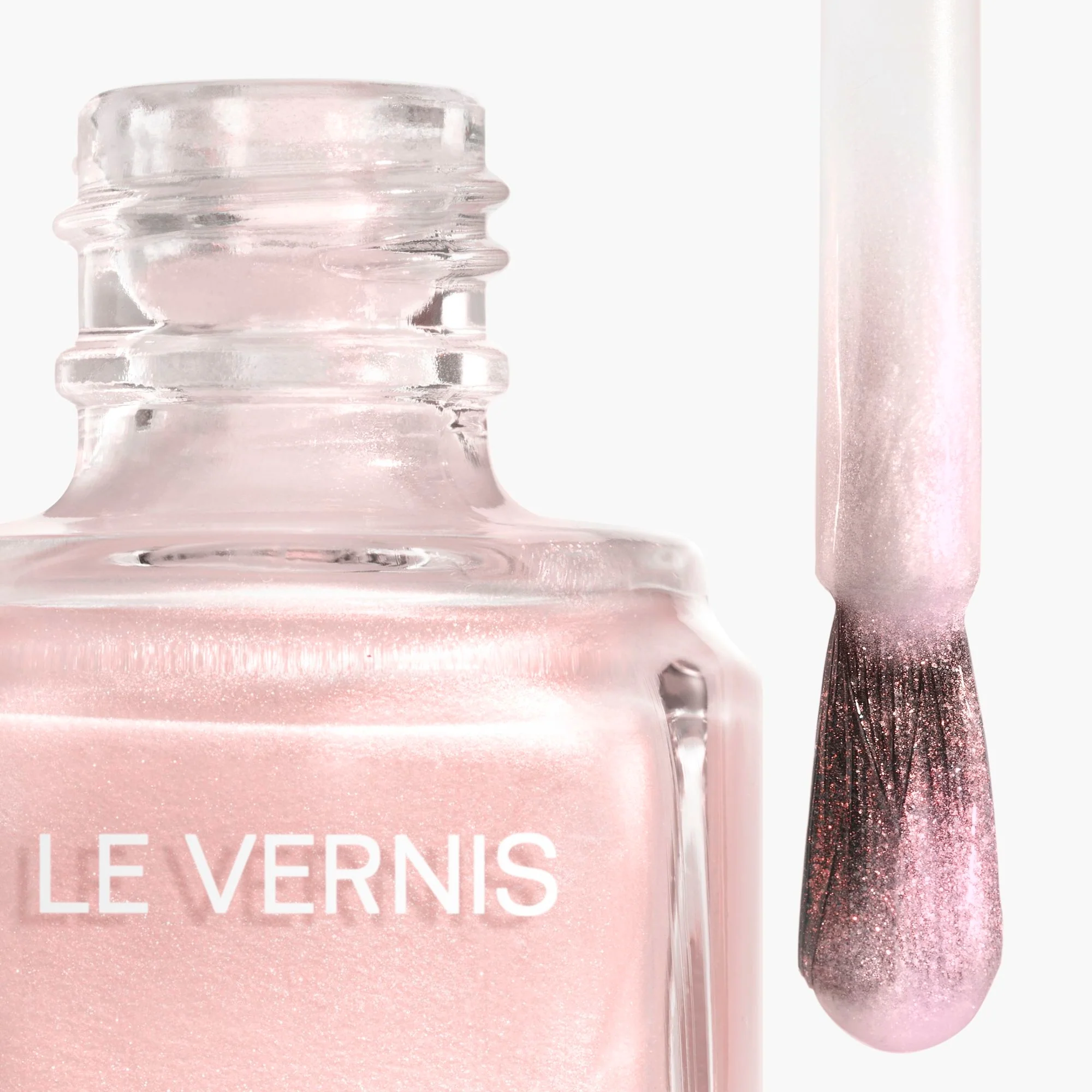 LE VERNIS - COLORE E BRILLANTEZZA LUNGA TENUTA