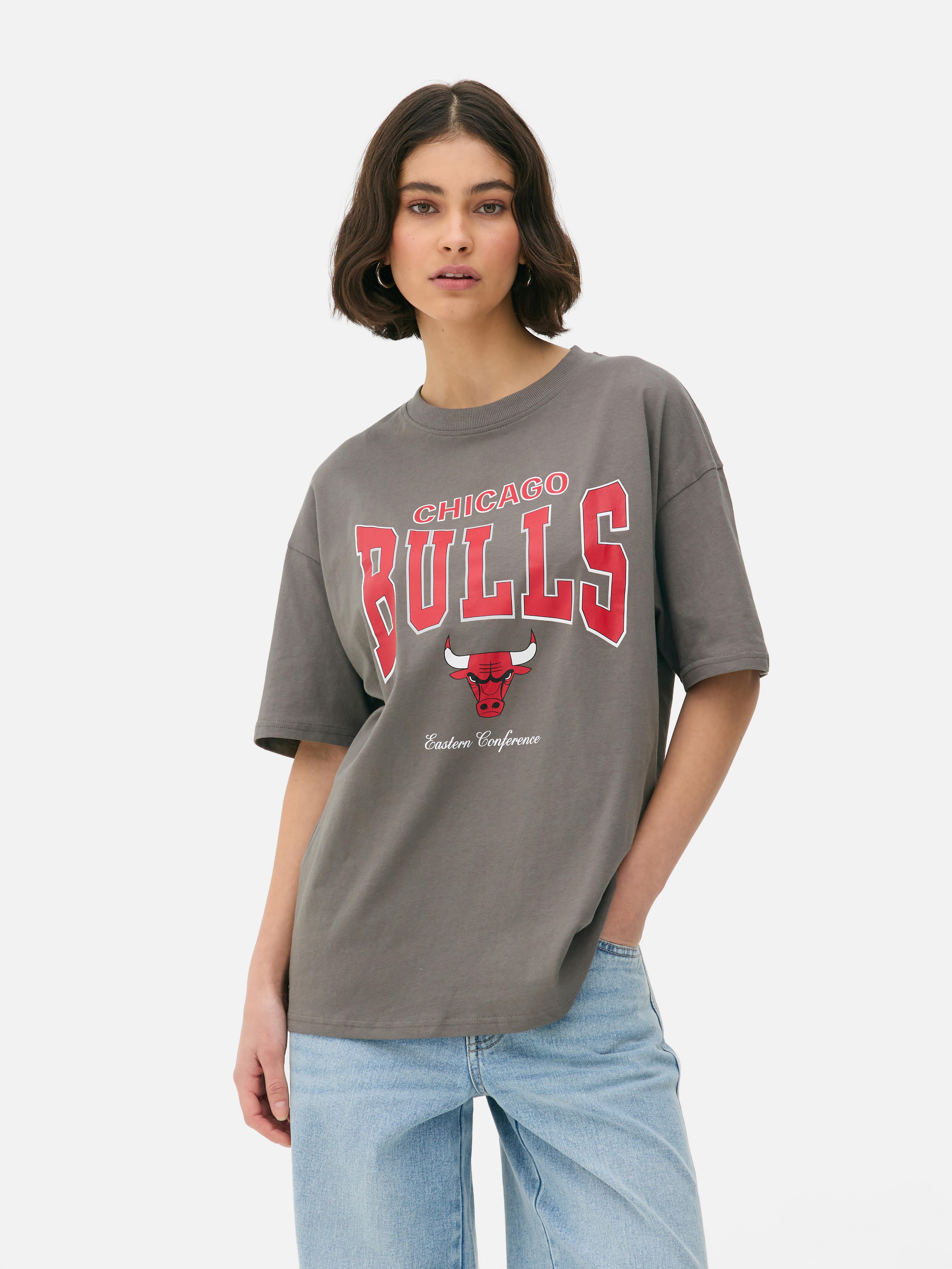 Tricou supradimensionat cu logo-ul NBA Chicago Bulls Tricou supradimensionat NBA cu guler rotund și mâneci scurte