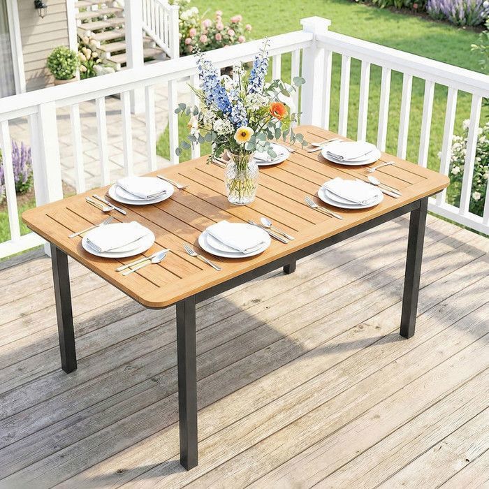 Mesa de jardín rectangular de madera compuesta con estructura metálica y tablero de listones, 127x70cm, color marrón [sillas no incluidas].