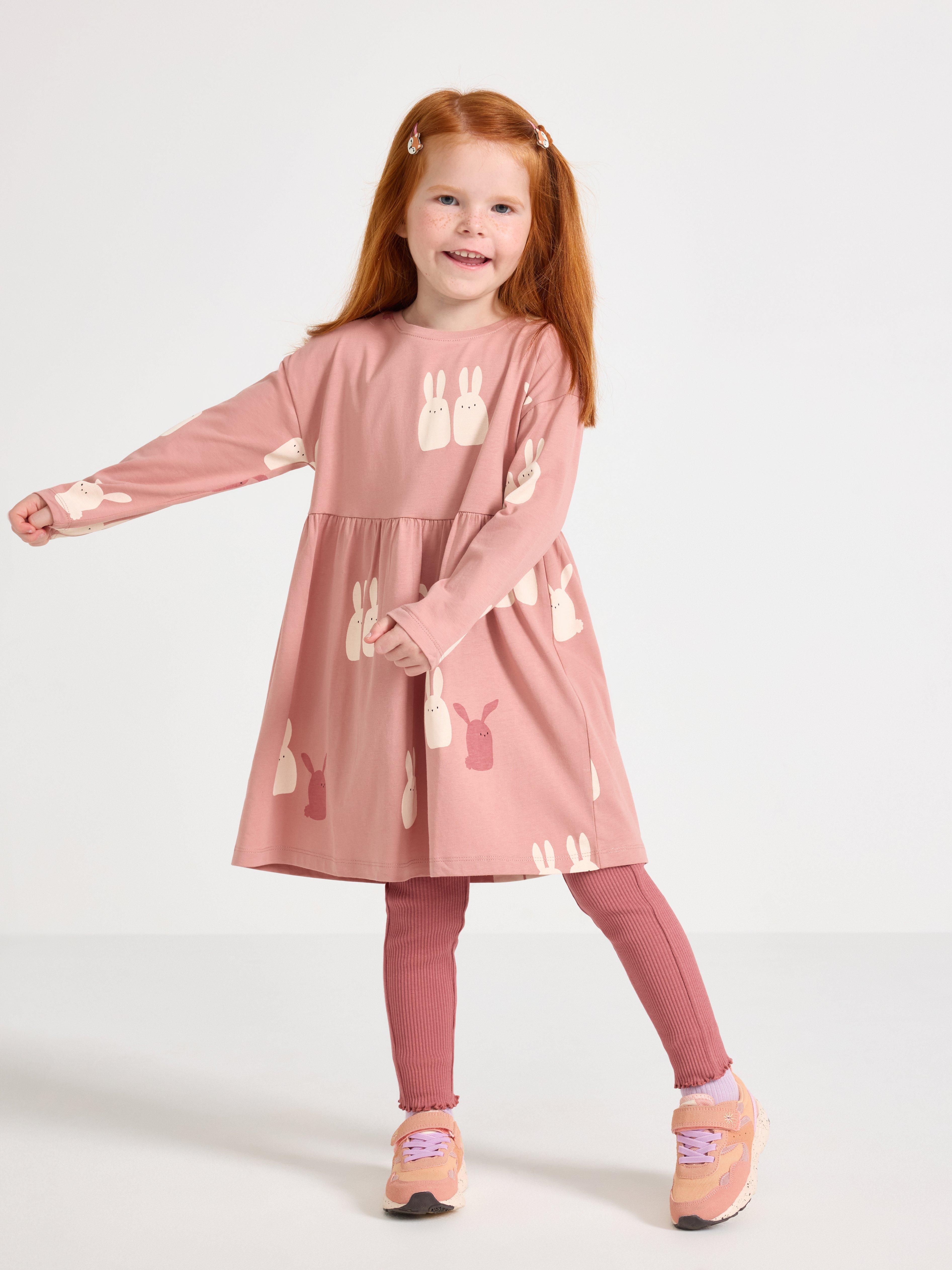Vestido de manga larga color rosa empolvado