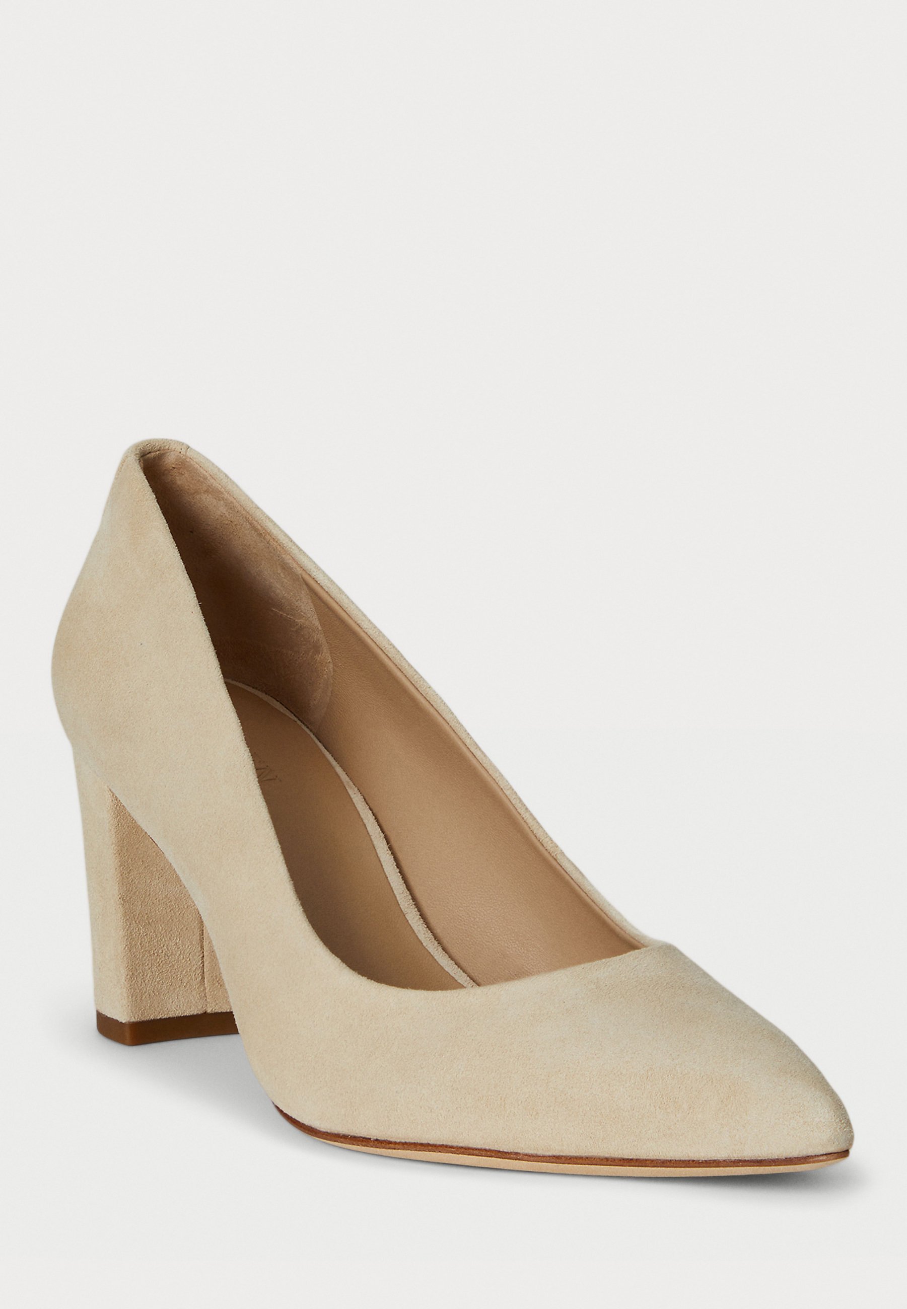 Escarpin à talon bloc en daim LANETTE de Lauren Ralph Lauren - Talons classiques - couleur sable