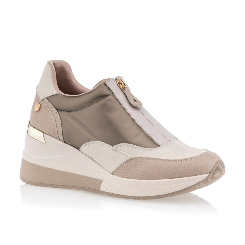 Zapatillas deportivas para mujer color beige.