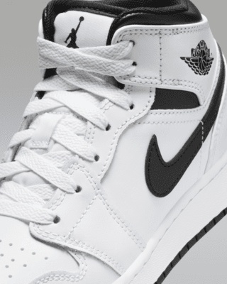 Air Jordan 1 Mid Older Kids' Shoes
