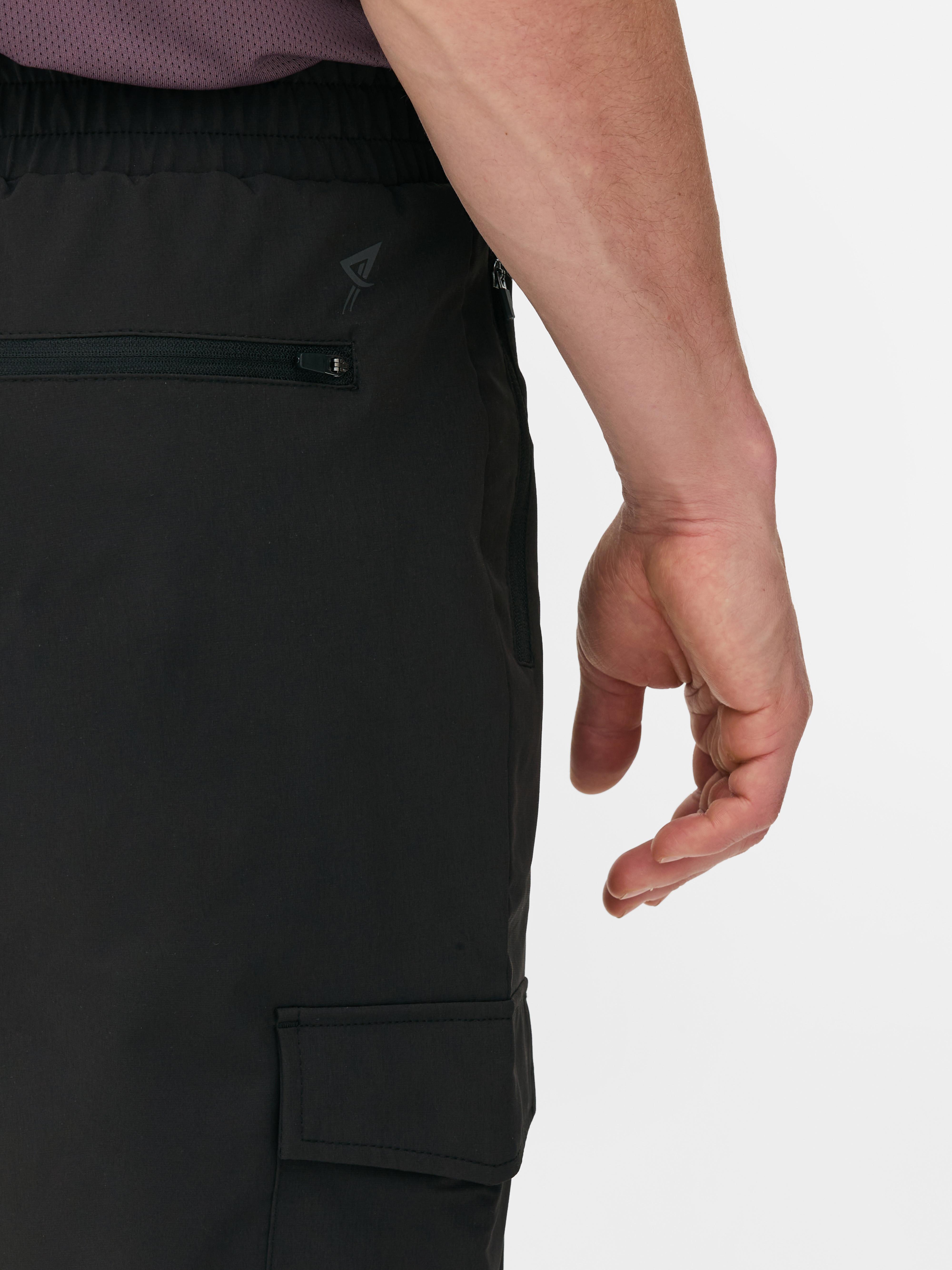 Woven cargo sweatpants Woven sweatpants with stretchy waist, cargo pockets and adjustable ankle cuffs