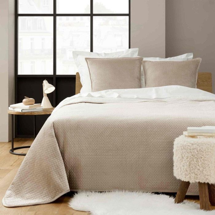 Bedspread 220 x 240 cm + 2 pillowcases 60 x 60 cm – Textured Velvet & Sherpa – Mylène Beige Model