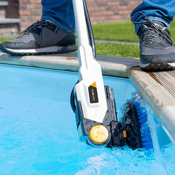 Twin Brush cordless cleaning brush