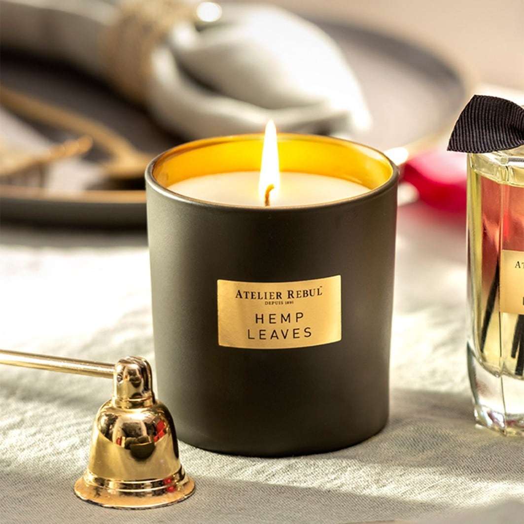 Atelier Rebul aromātiskā svece - 210 g