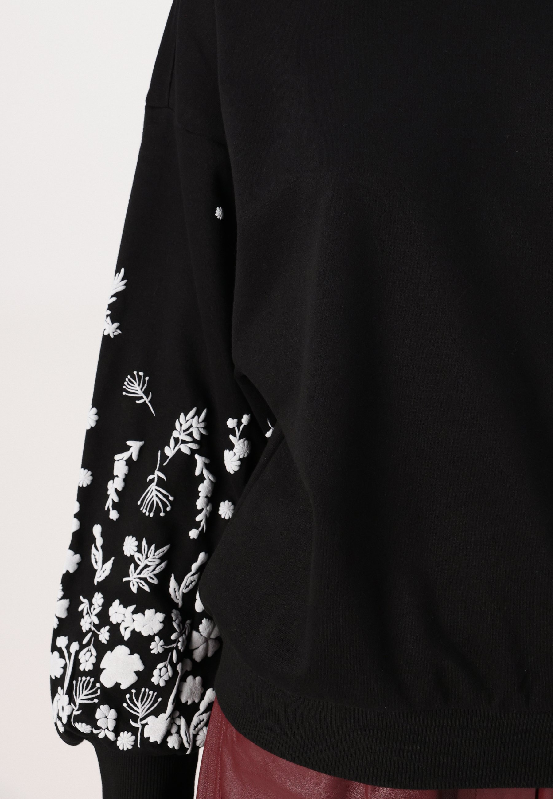 SOLO SU LBROOKE LS O-NECK FLOWER NOOS - Felpa - nera