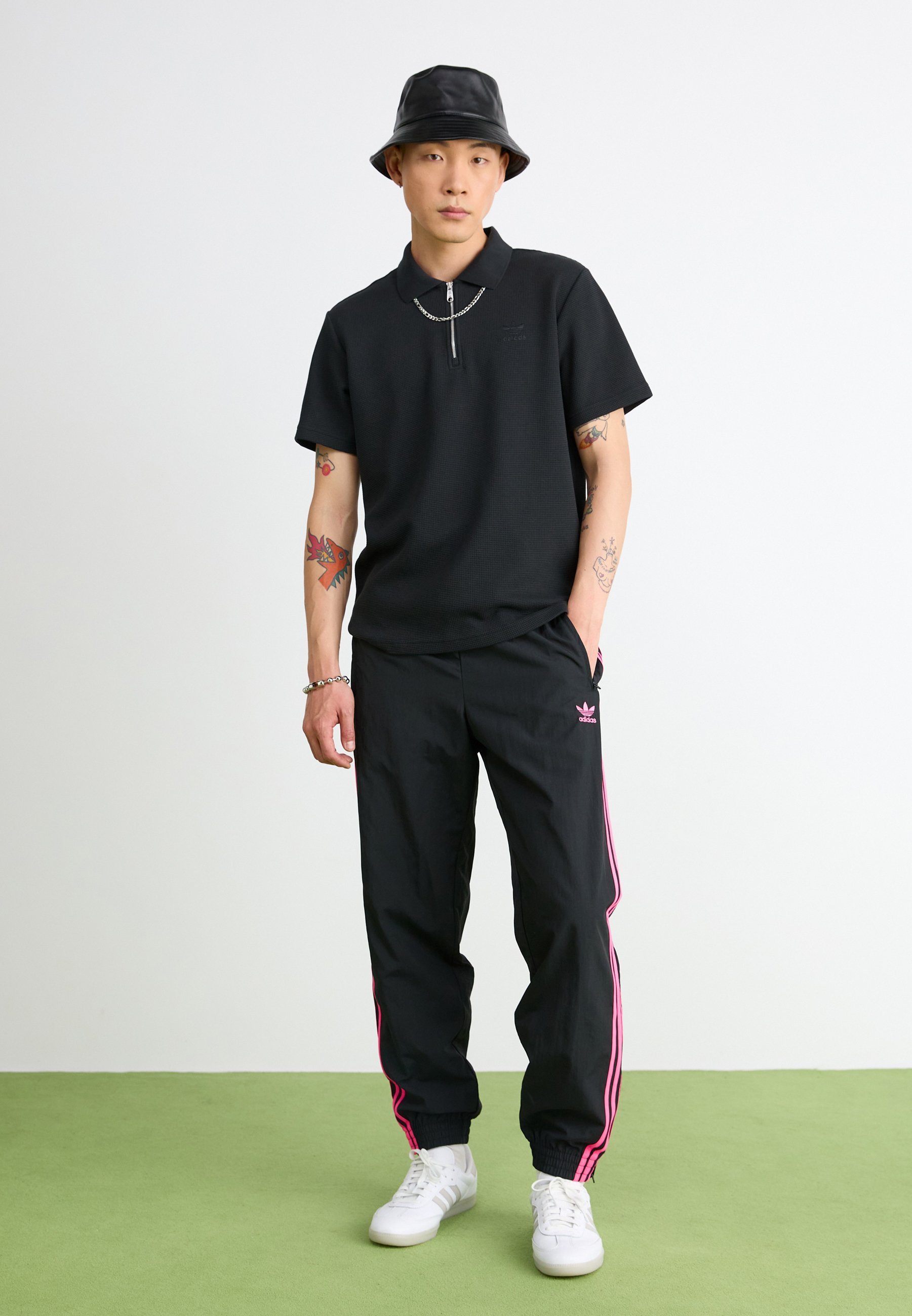 Pantaloni adidas Originals FIREBIRD - Pantaloni da tuta - nero rosa acceso