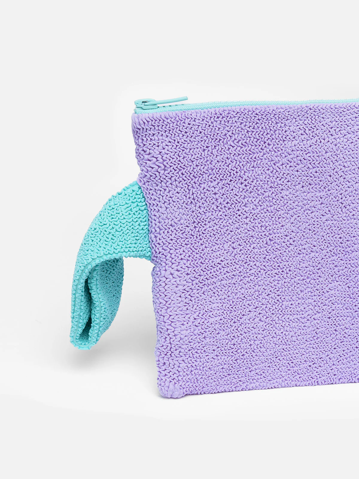 Pareasy ljubičasta naborana clutch torbica