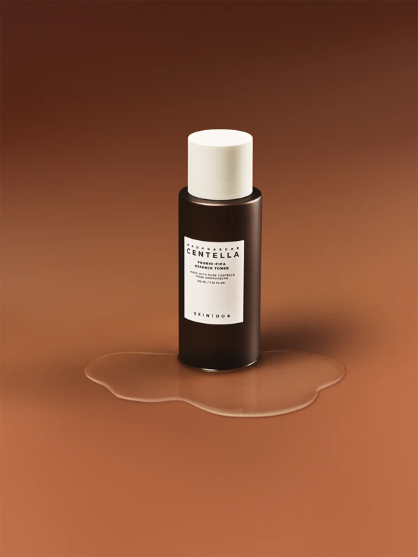 SKIN1004 Madagaskar Centella Probio-Cica Essence Toner upokojujúci toner s hydratačným účinkom