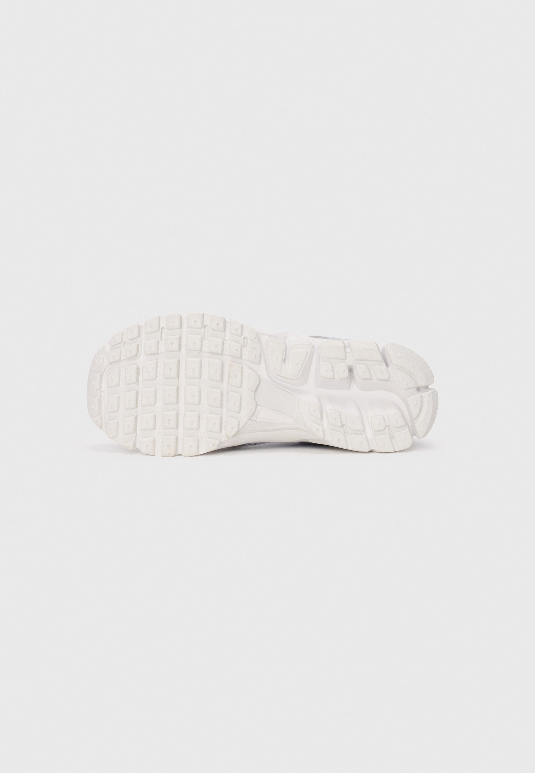 Nike Sportswear VOMERO 5 UNISEX - Scarpe da ginnastica - bianco fantasma/summit/platino