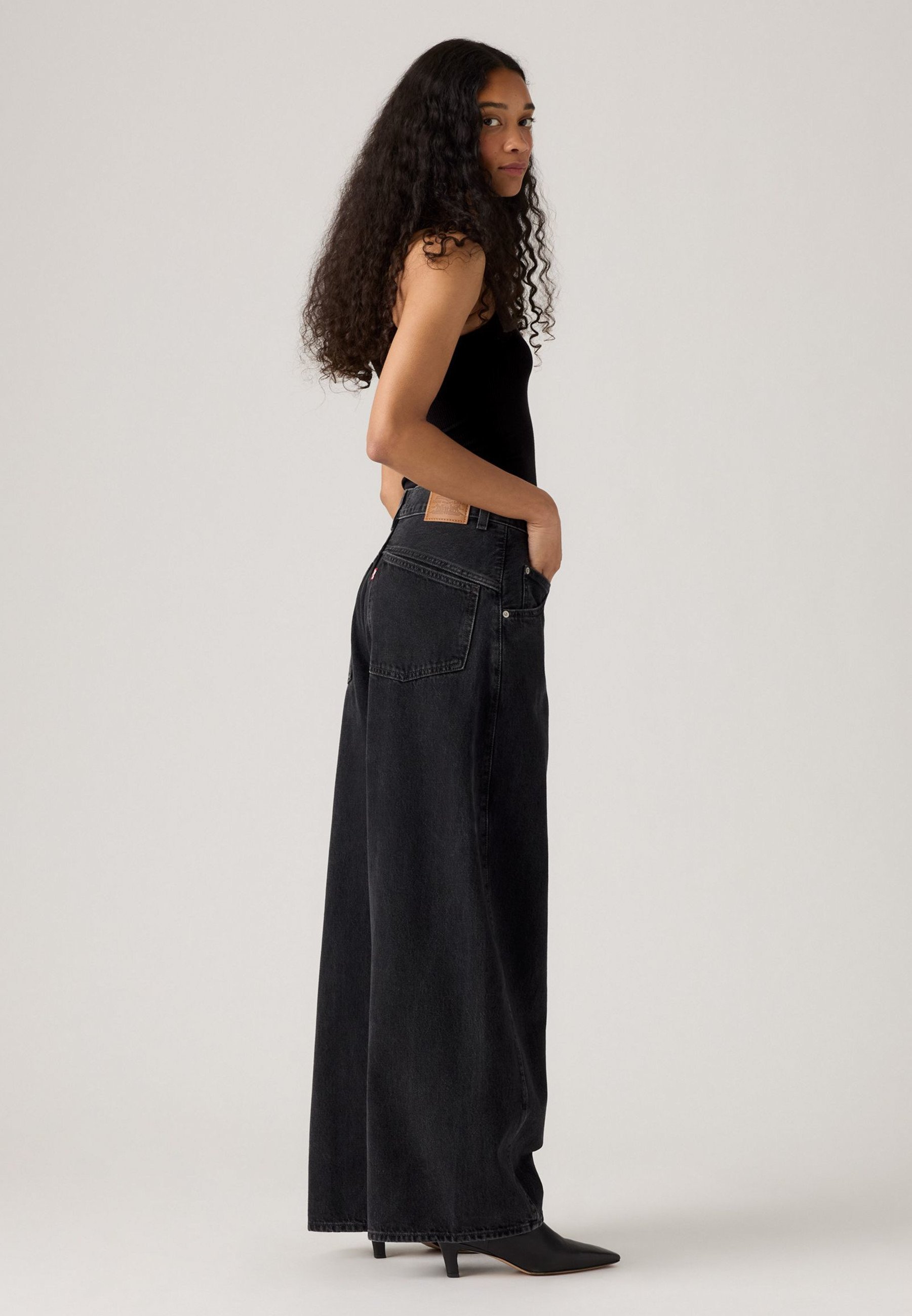 Levi's® SUPER BAGGY BARREL - Baggy jeans - open mind