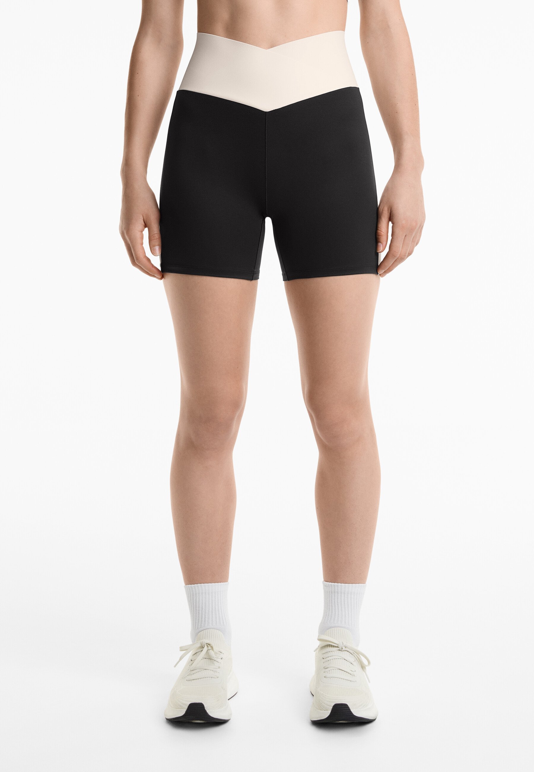 Legging taille haute OYSHO PERFECT-ADAPT 10 cm, coupe en V - Noir