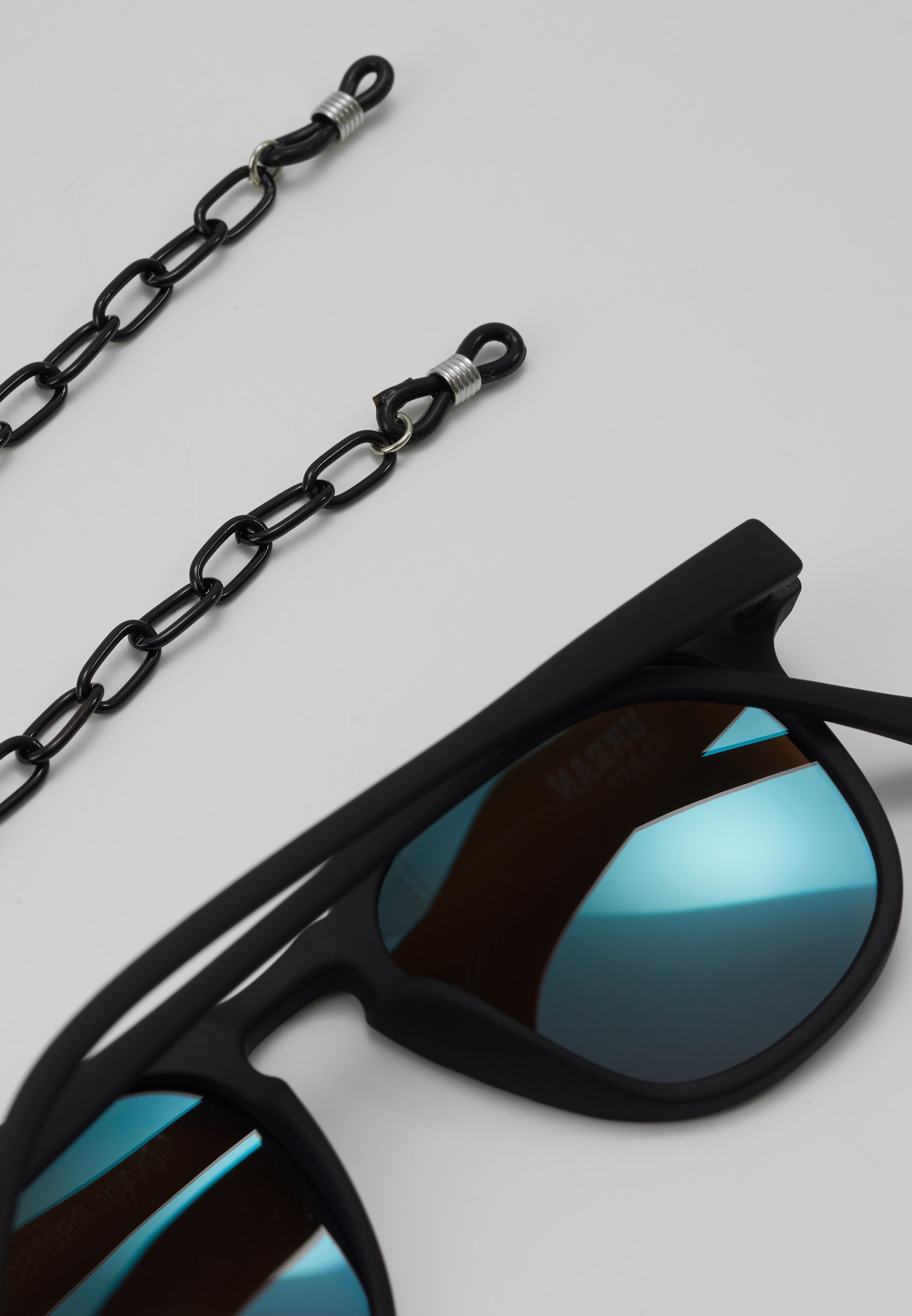 Urban Classics ARTHUR MET KETTING - Zonnebril - zwart/blauw