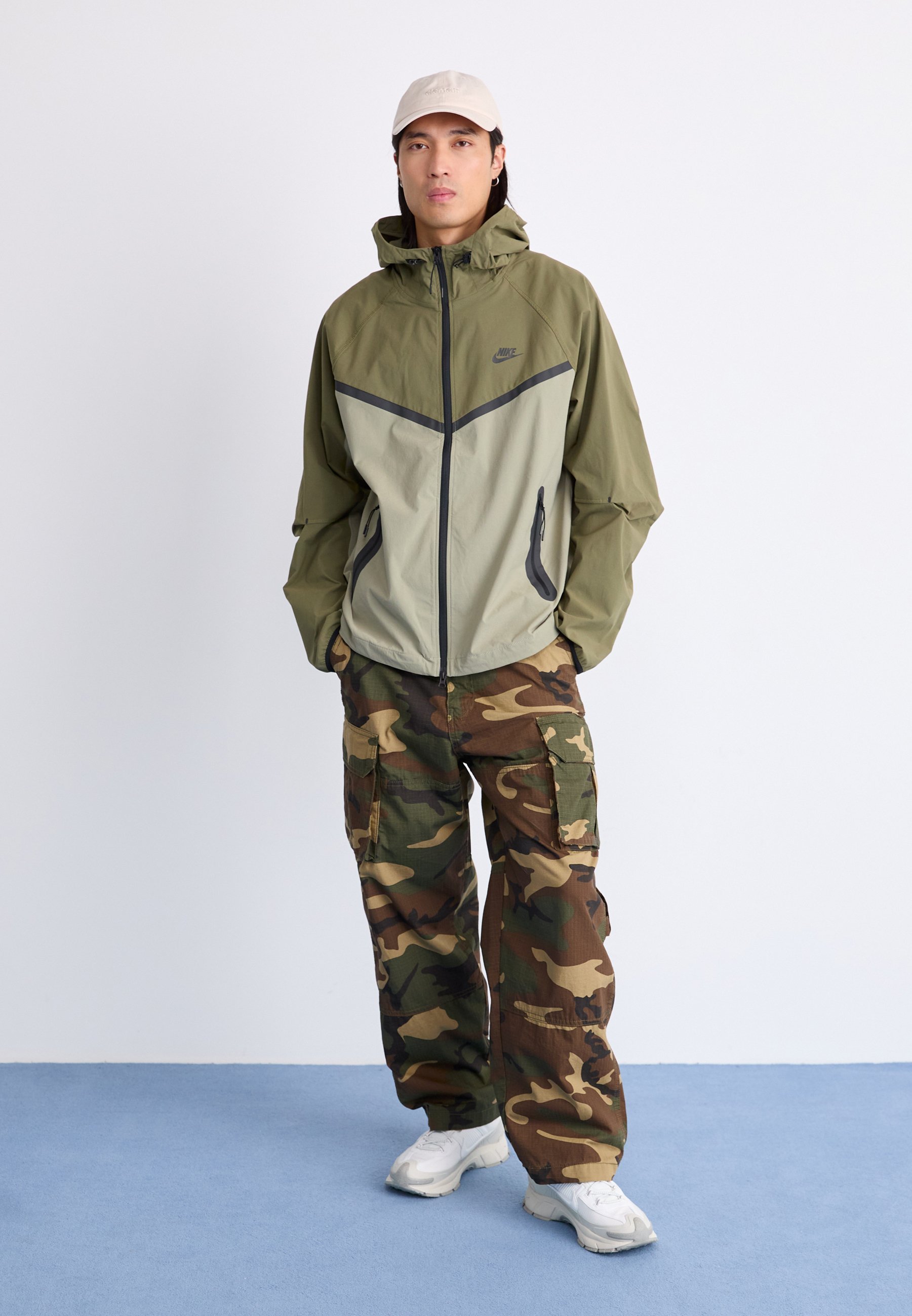 Nike Sportswear Windbreaker – Hellblau/Mitteloliv/Schwarz