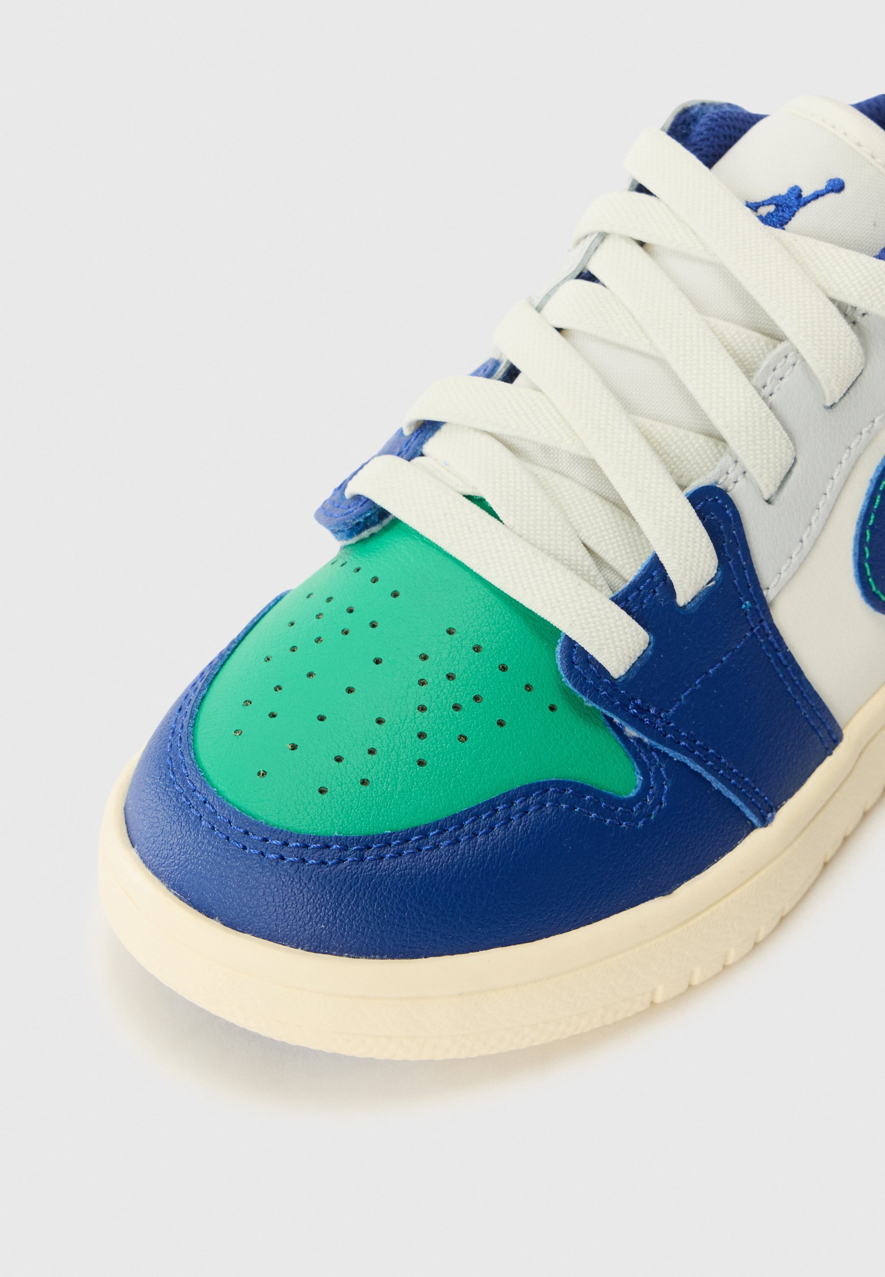 Jordan JORDAN LOW UNISEX - Tenisky - plachtová/tmavo kráľovská modrá/štadiónová zelená/neutrálna sivá/mušelín