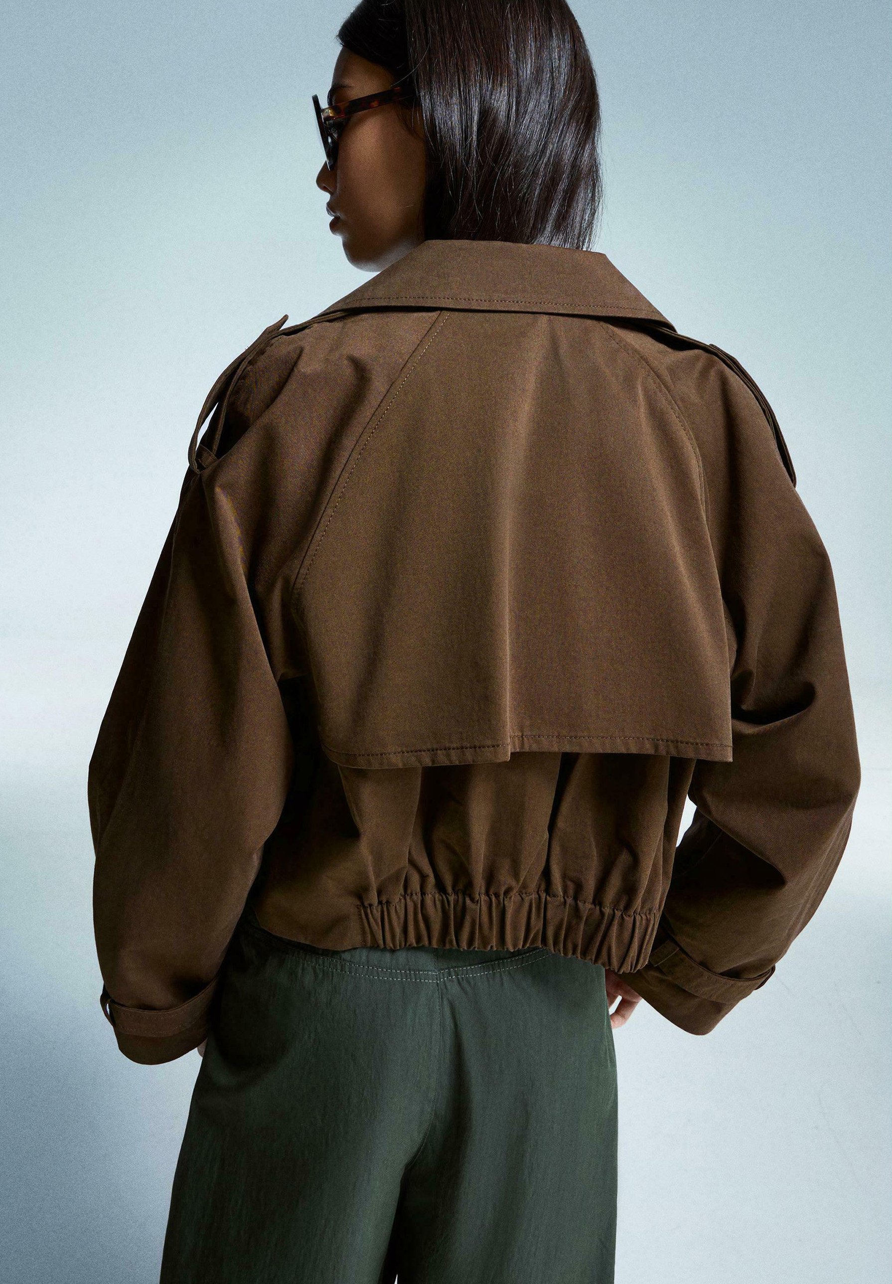 Giacca estiva Bershka - marrone scuro