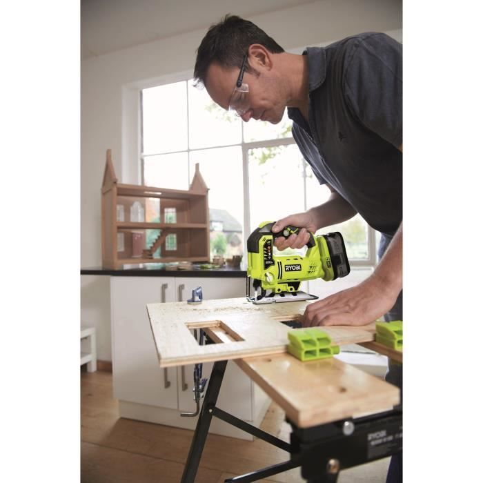 RYOBI - Sierra de calar pendular ONE+ de 18 V - Capacidad de corte en madera de 101 mm - Recorrido de la hoja de 25 mm - Incluye 1 hoja - R18JS-0