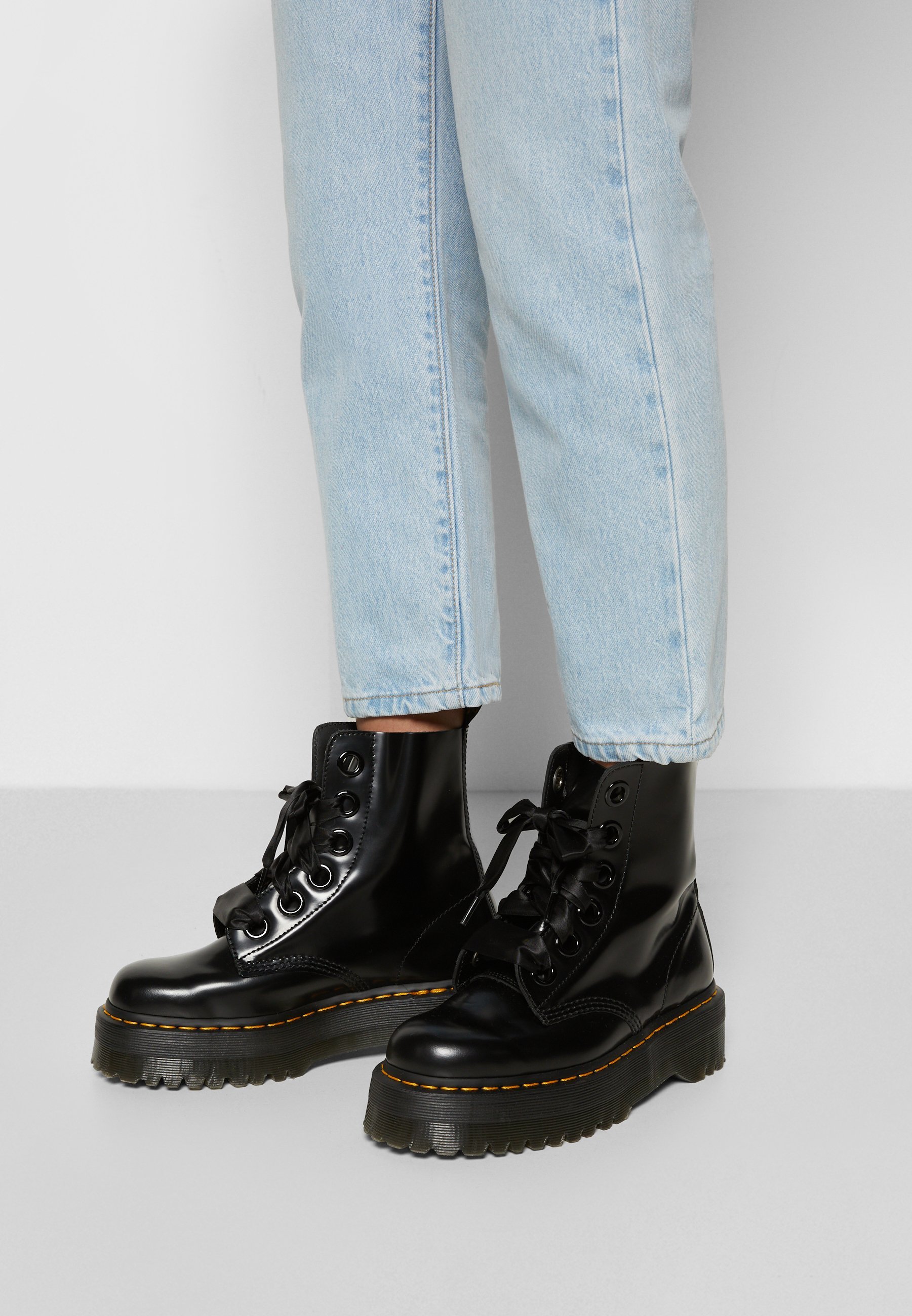 Dr. Martens platformlaars - platform enkellaarsjes - zwart