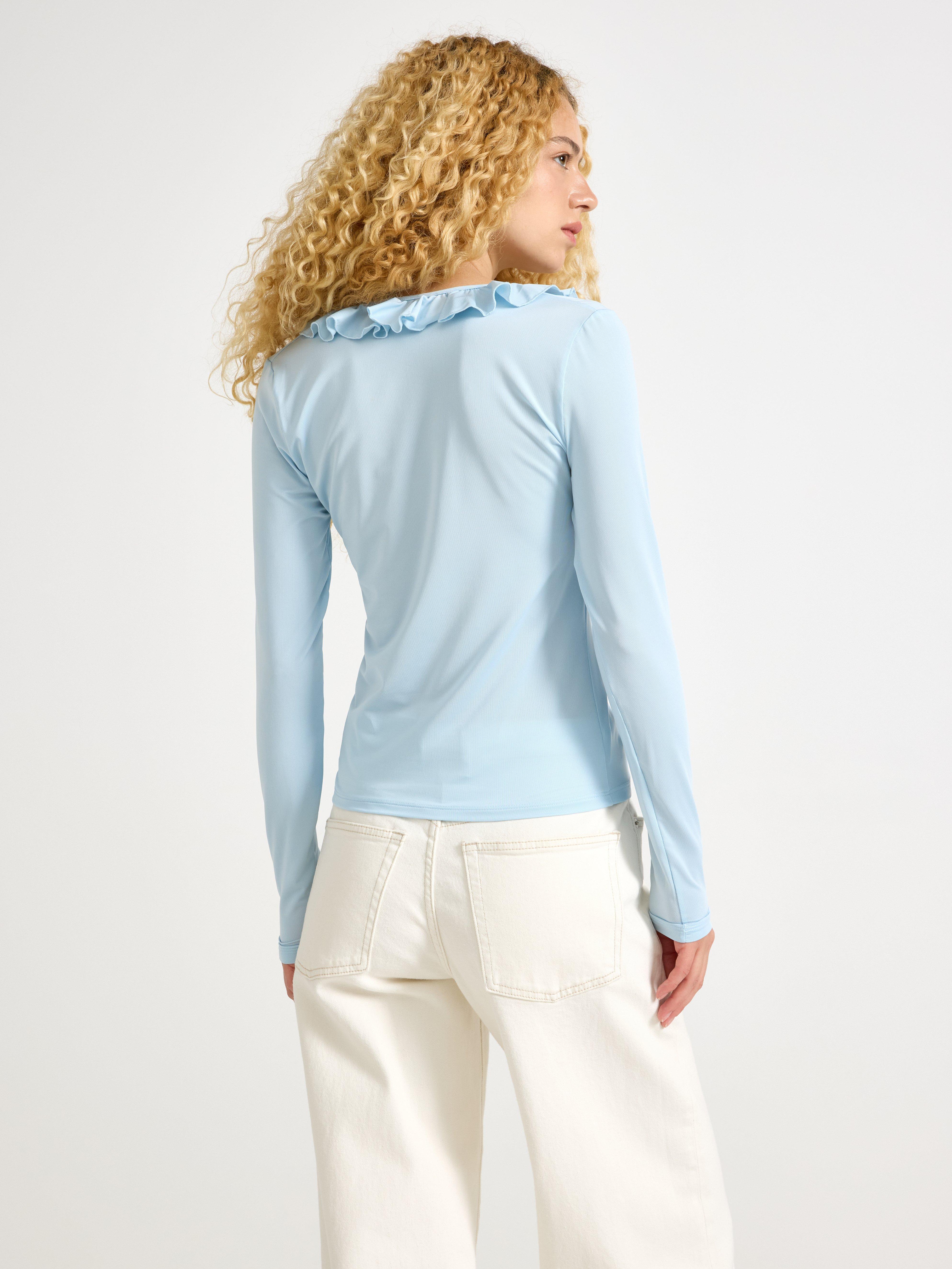 Top con volantes azul claro