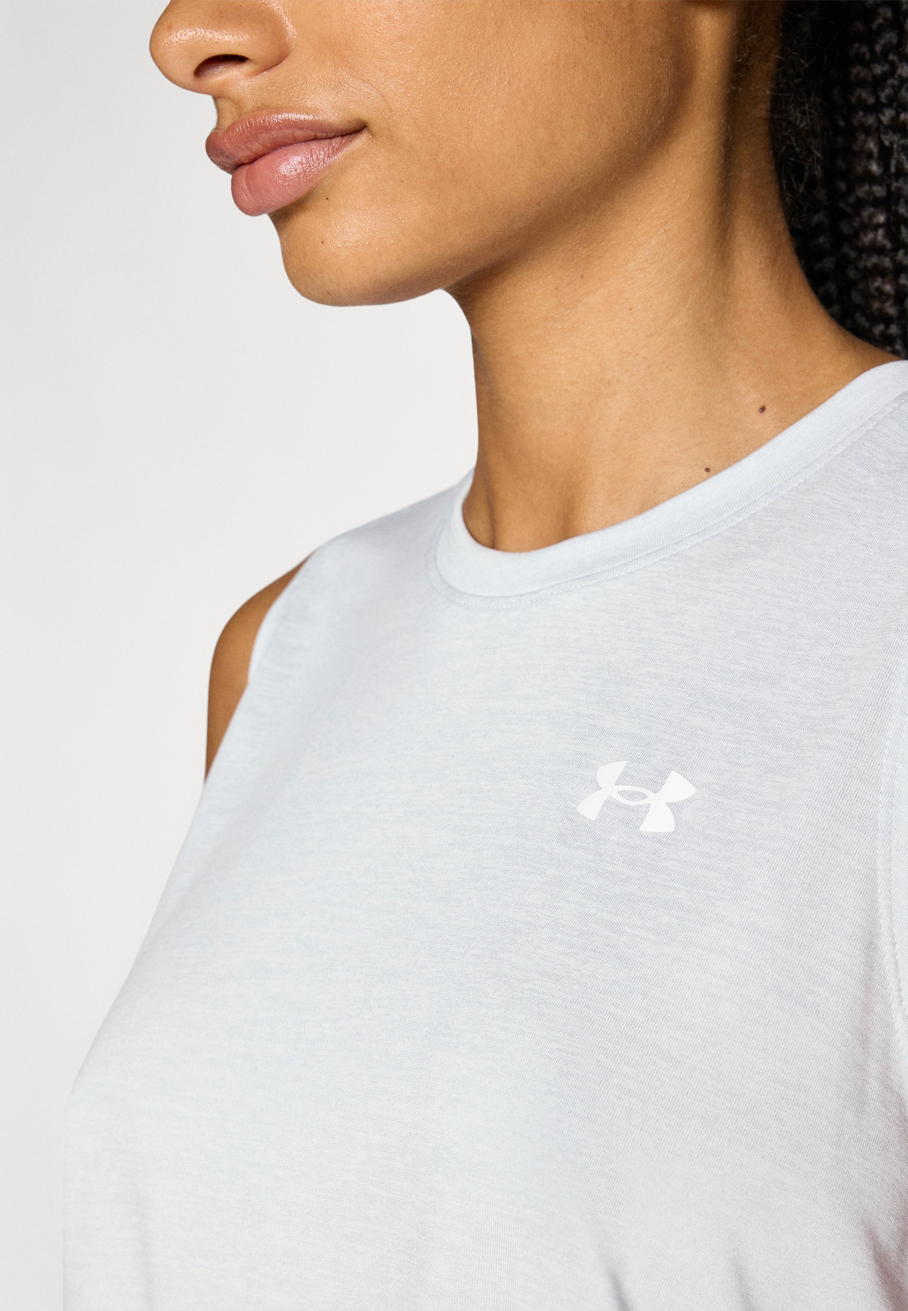 Under Armour TANK TWIST - Toppi - hall/valge