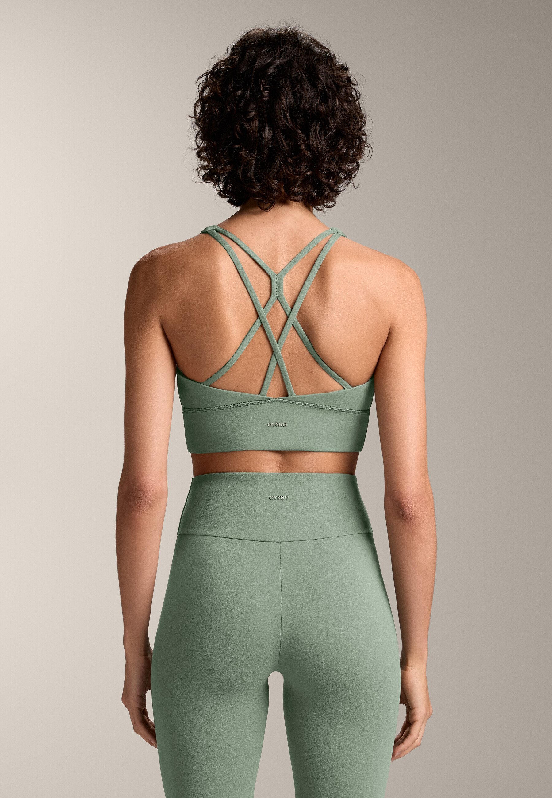 OYSHO STRAPPY BACK - 32977901 - Kerget tuge pakkuv spordirinnahoidja - igihaljas
