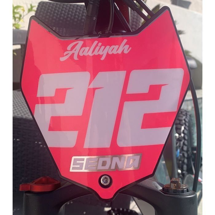 Pegatina de alta calidad, 100% personalizada, con nombre y número para la placa frontal de una bicicleta eléctrica de equilibrio SEDNA de 16, 18 o 20 pulgadas.