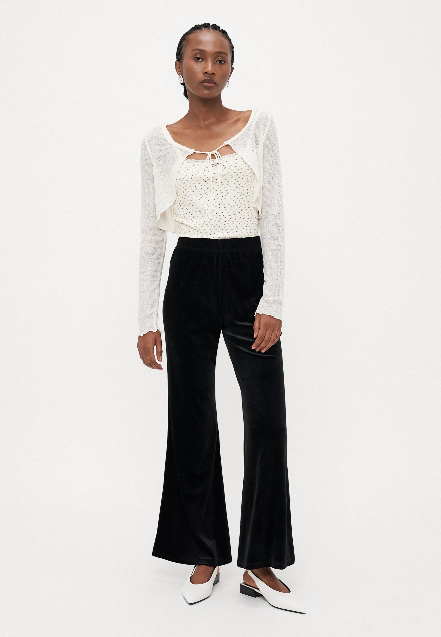 ONLY Petite ONLSMOOTH FLARED - Broek - zwart