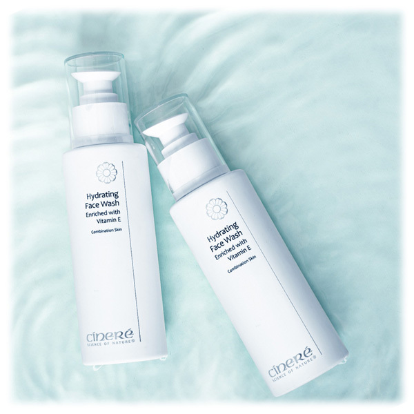 CINERE Hydratační mycí gel na obličej obohacený vitamínem E 150 ml