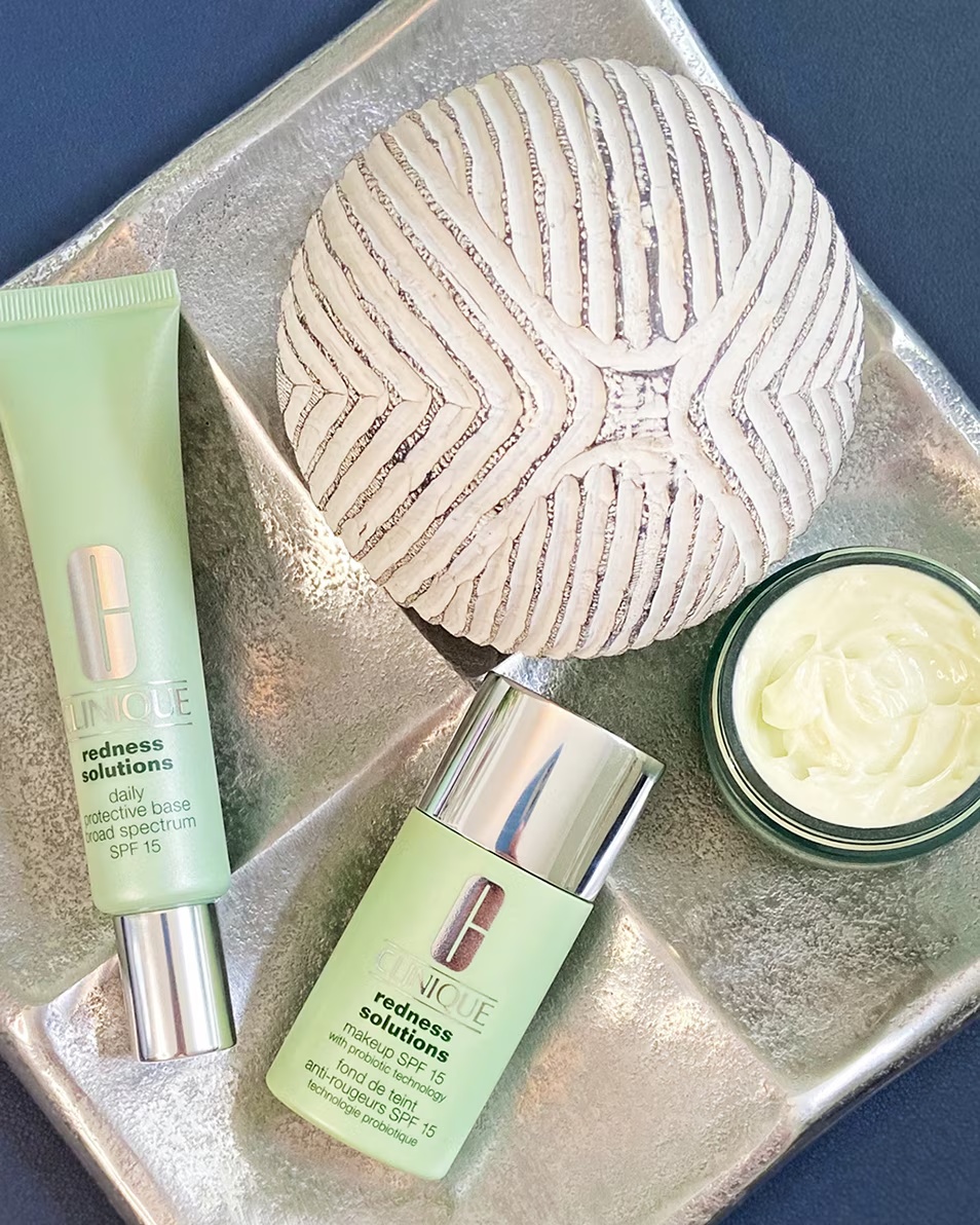 CLINIQUE REDNESS SOLUTIONS ΚΡΕΜΑ ΚΑΘΗΜΕΡΙΝΗΣ ΑΝΑΚΟΥΦΙΣΗΣ ΕΝΥΔΑΤΙΚΗ ΚΡΕΜΑ ΗΜΕΡΑΣ & ΝΥΧΤΑΣ - ΜΕΙΩΝΕΙ ΤΗΝ ΕΡΥΘΡΟΤΗΤΑ