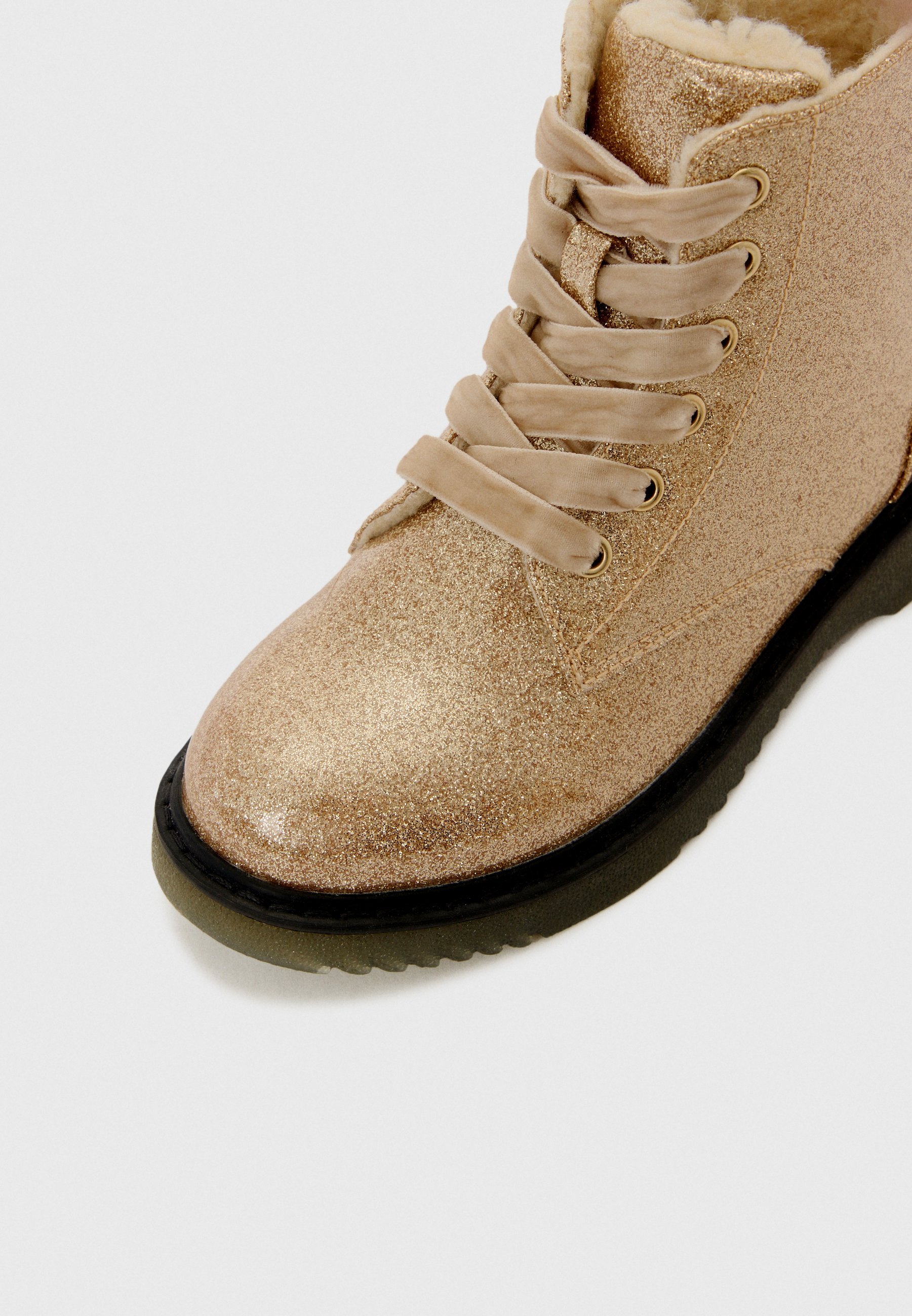 Friboo Classic Stiefeletten – goldfarben