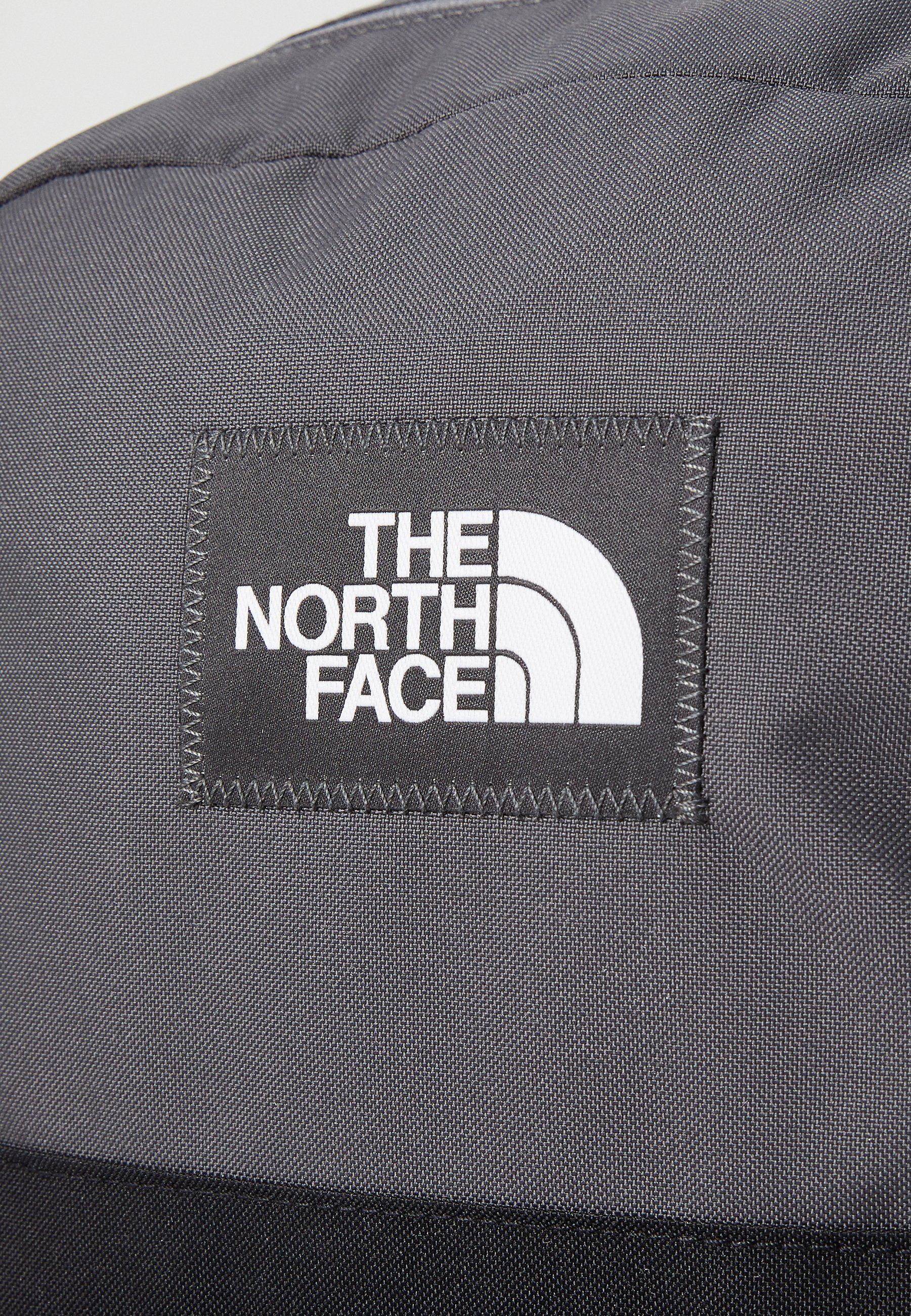 The North Face CHUCKWALLA DAYPACK UNISEX - Rugzak - antracietgrijs/tnf zwart