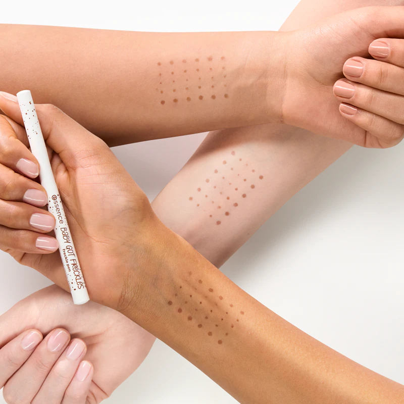 korektor na pehy essence BABY GOT FRECKLES