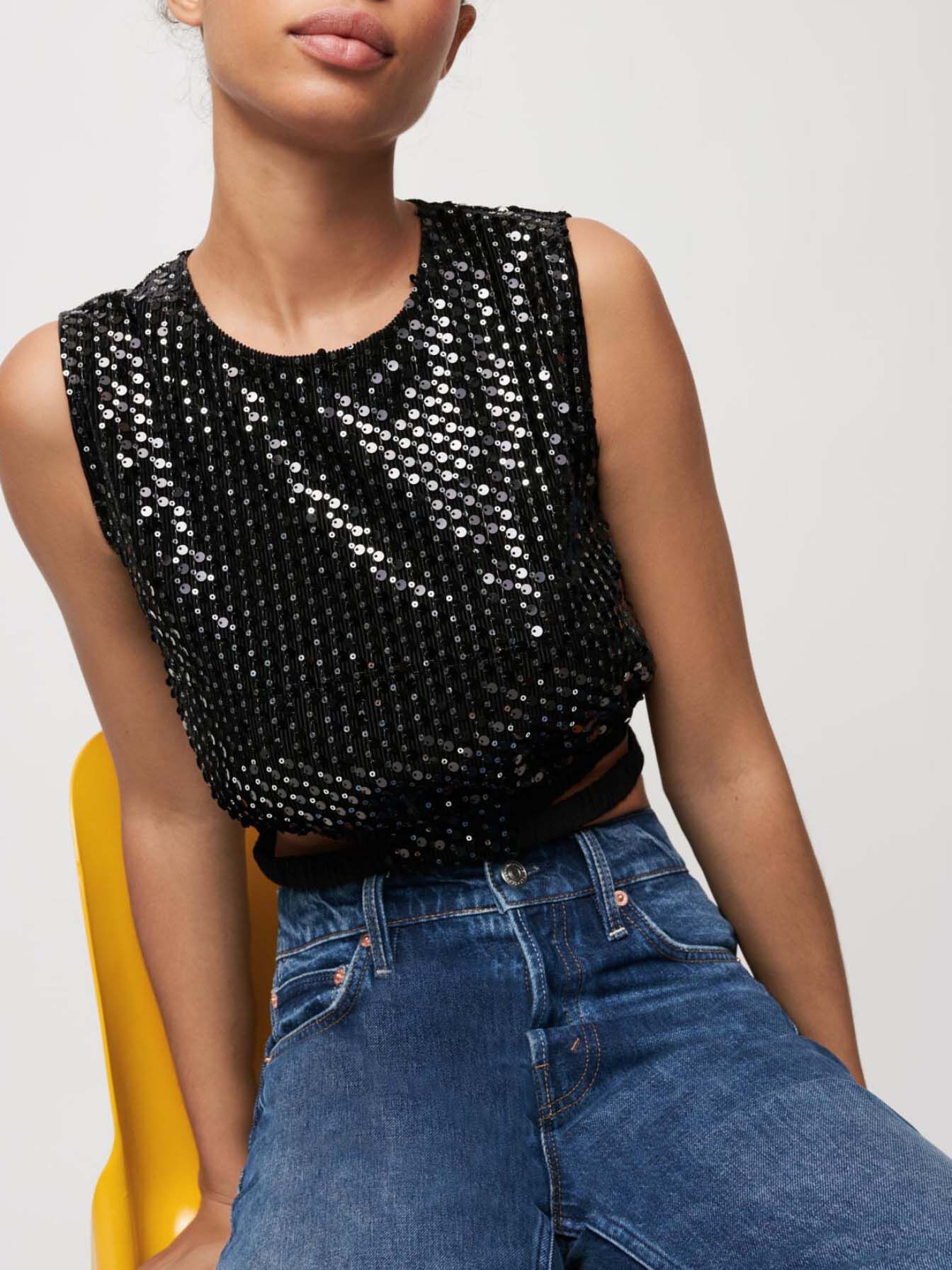 Top scurt cu paiete - Negru
