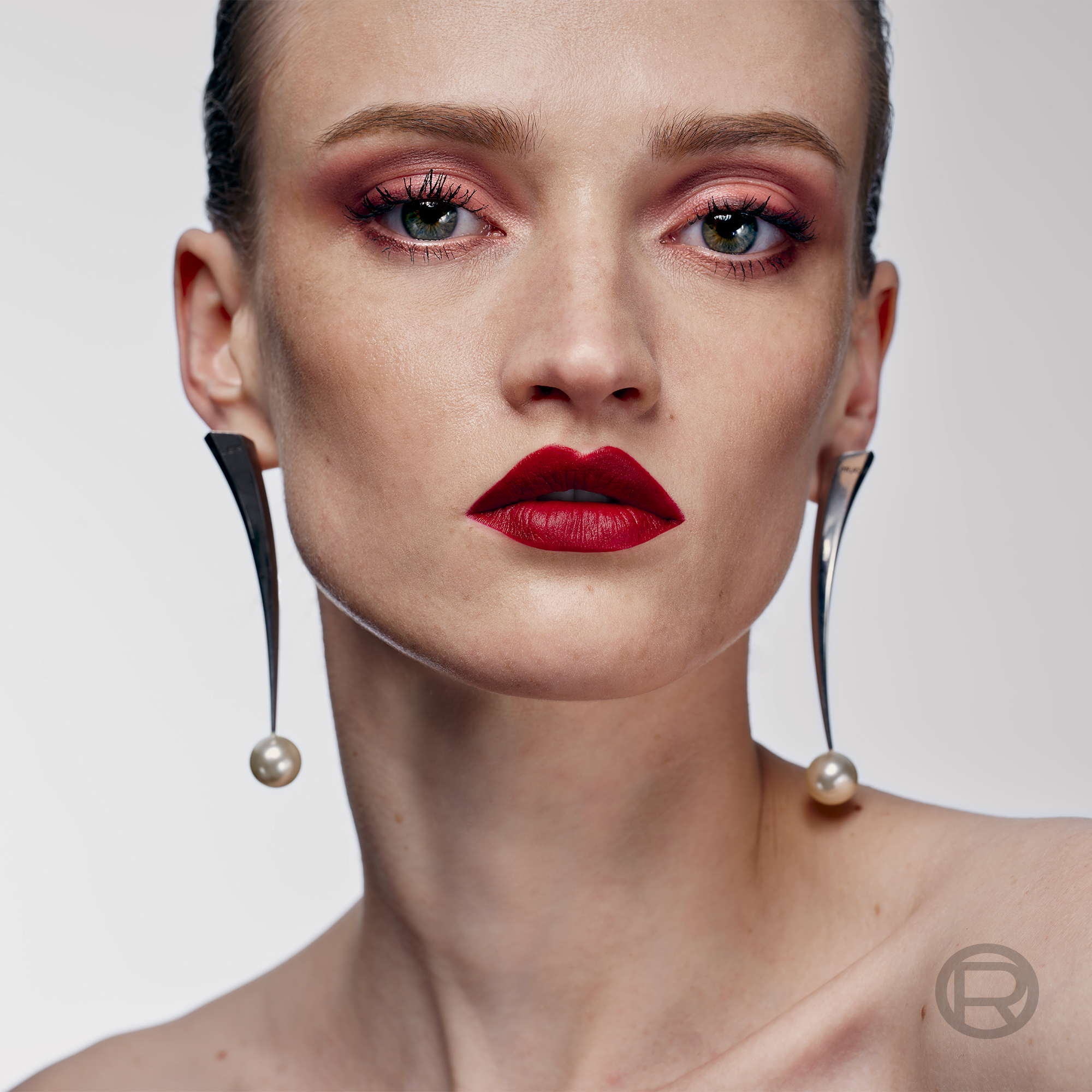 L'Oreal Paris x Mugler Power Matte кармин Кармини
