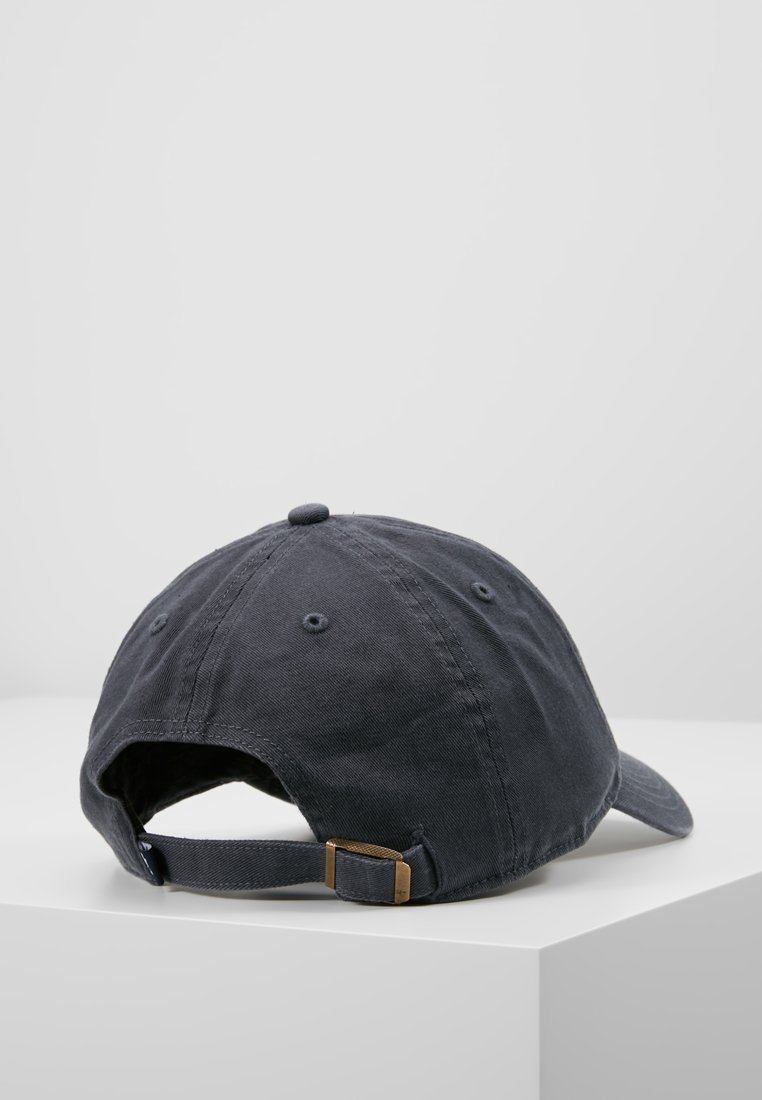 '47 Caps