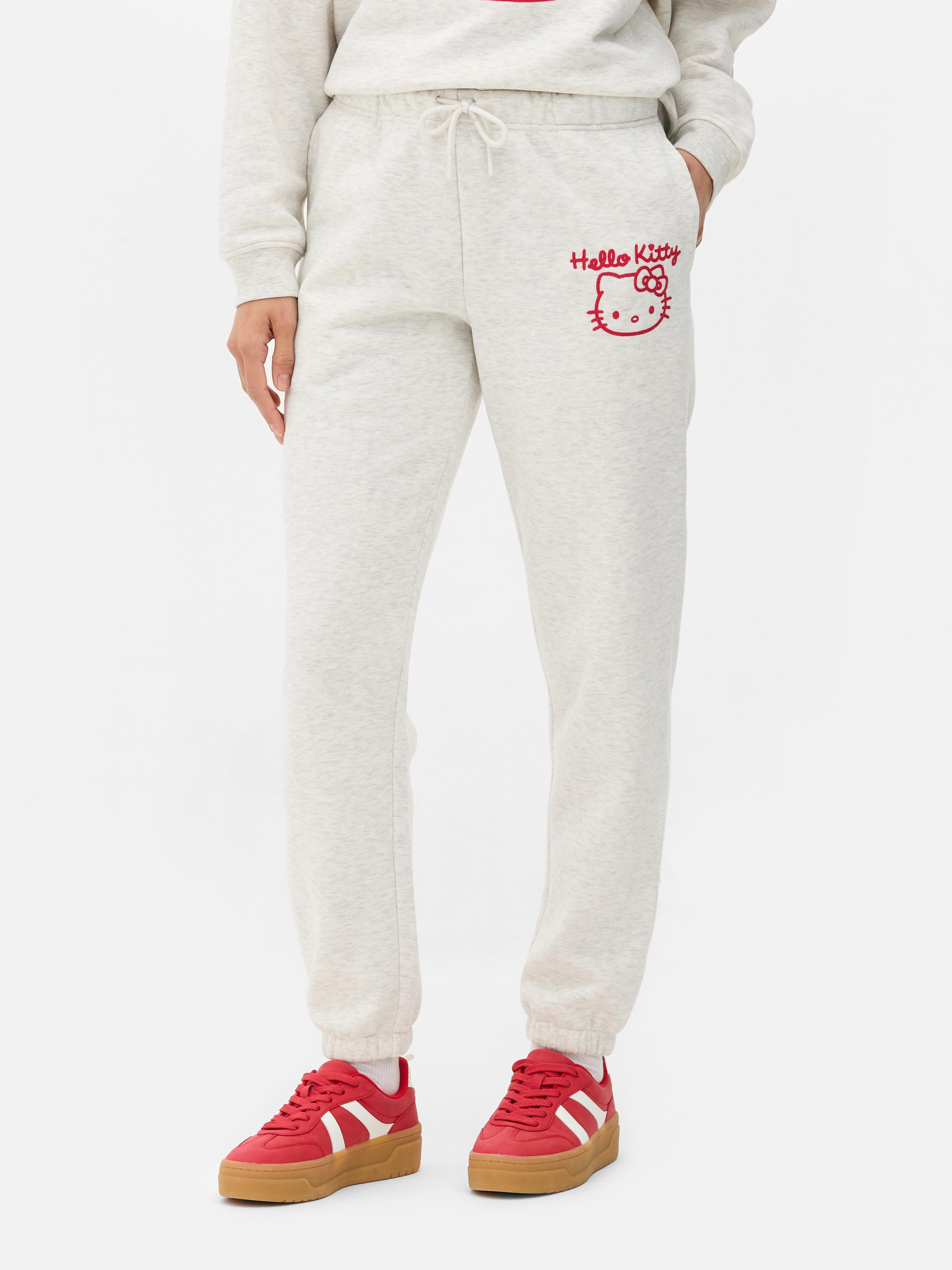 Pantaloni de jogging cu imprimeu Hello Kitty. Un pantalon de jogging Hello Kitty cu șnur în talie și manșete la gleznă.
