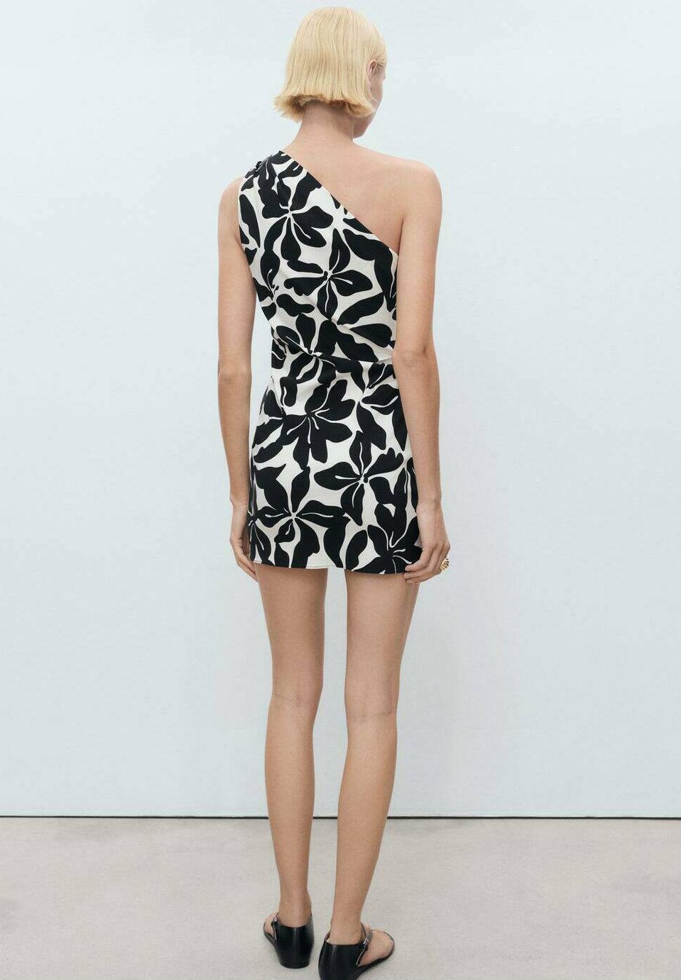 Abito da giorno Mango SHORT ASYMMETRIC - nero