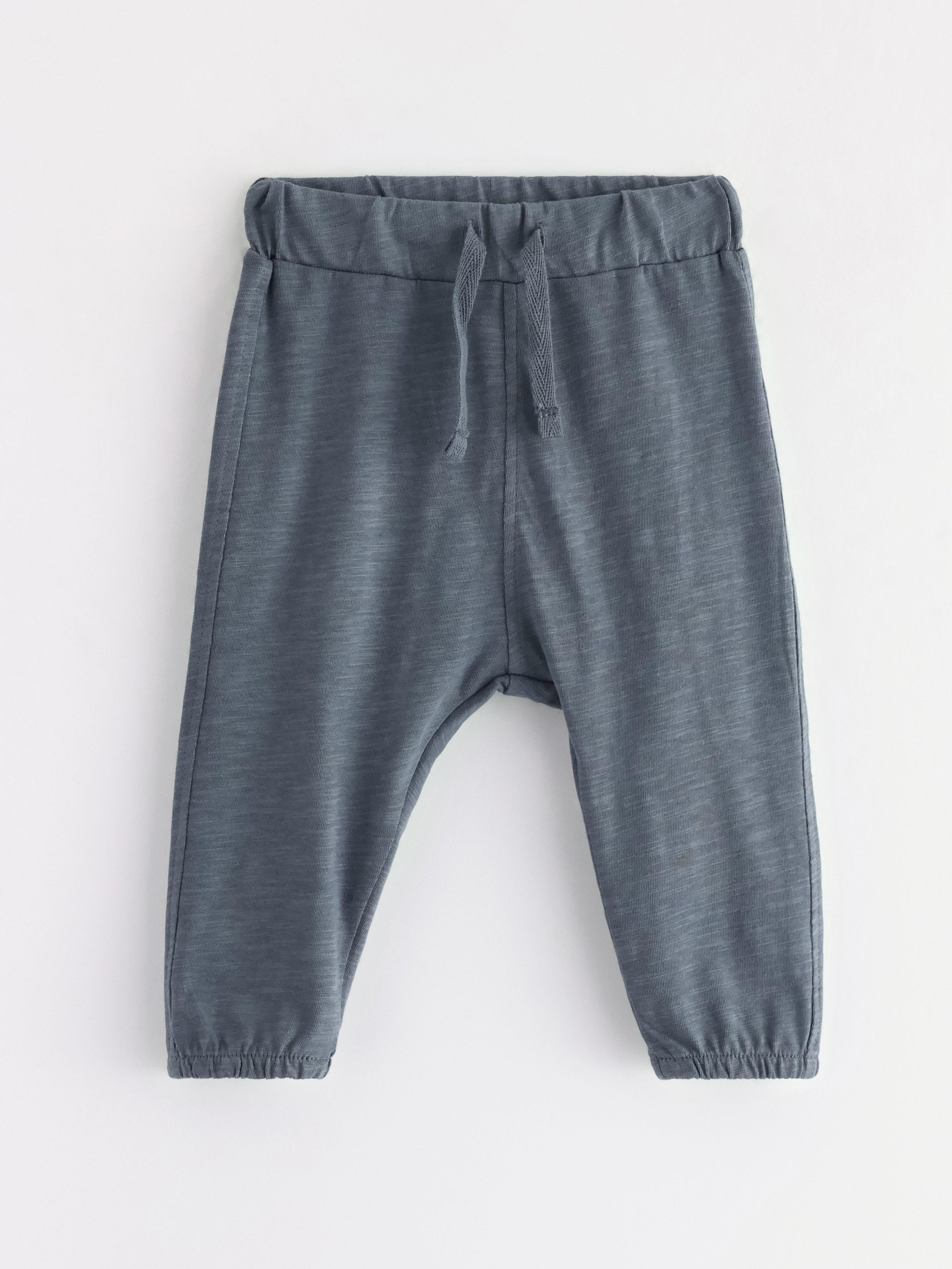 Pantalones suaves de punto flameado gris oscuro
