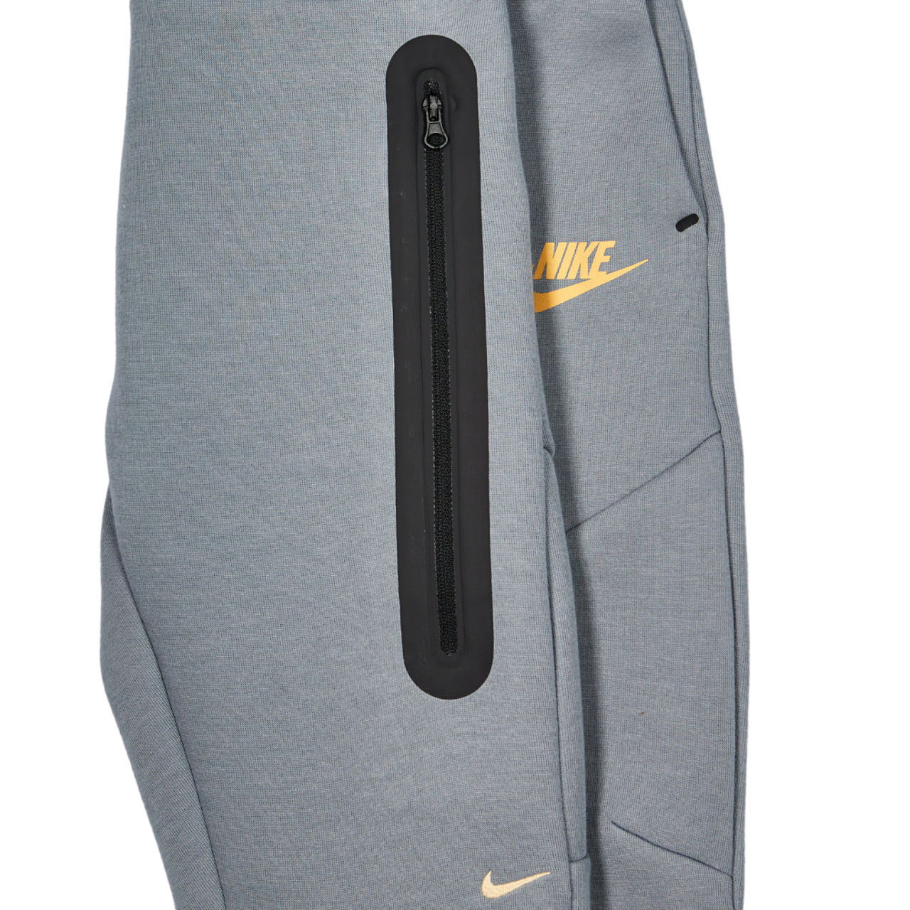 Barevné bloky Nike Tech