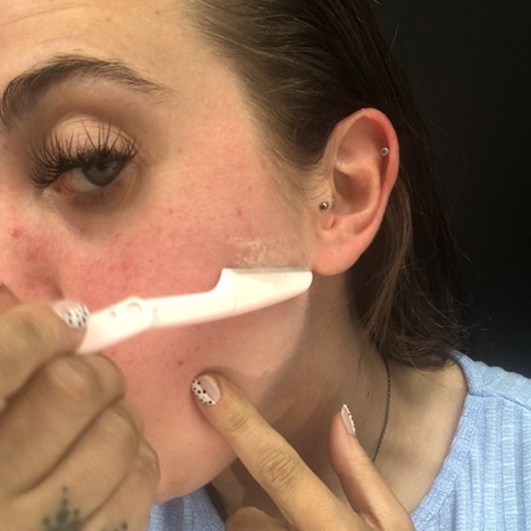 Beautaholics Faltbarer Dermaplaner & Augenbrauenformer – Lila