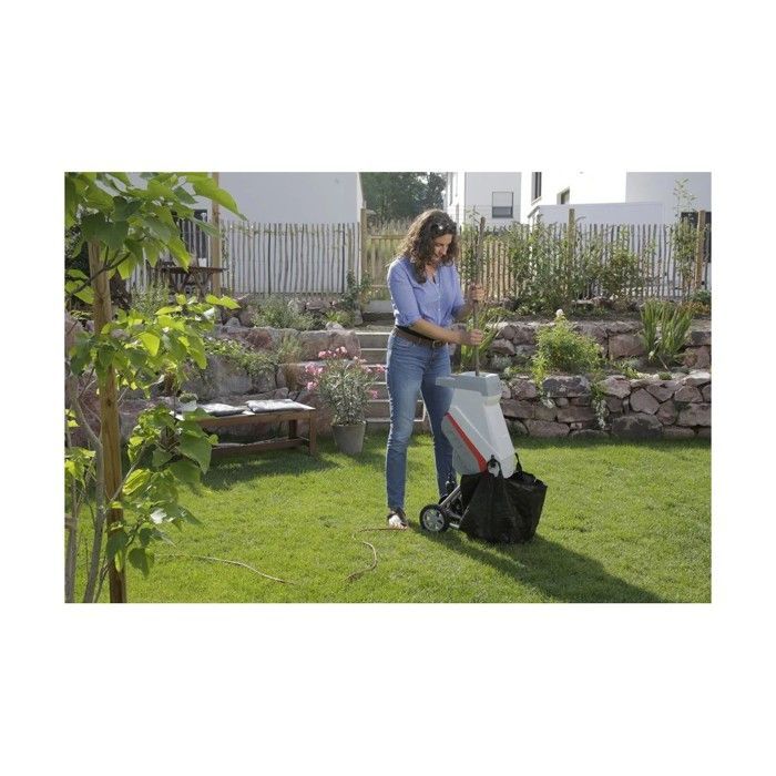 Elektrische tuinhakselaar van 2500 W met 2 messen van gehard staal, voor takken tot 45 mm, inclusief opvangzak van 45 liter, IKRA