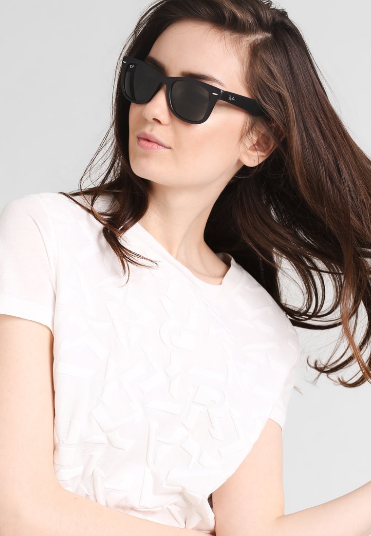 Ray-Ban 0RB4105 FOLDING WAYFARER - Zonnebril - zwart