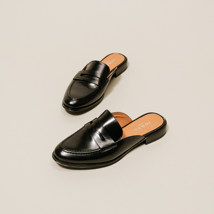 Mocassins ouverts à bouts ronds  en cuir noir