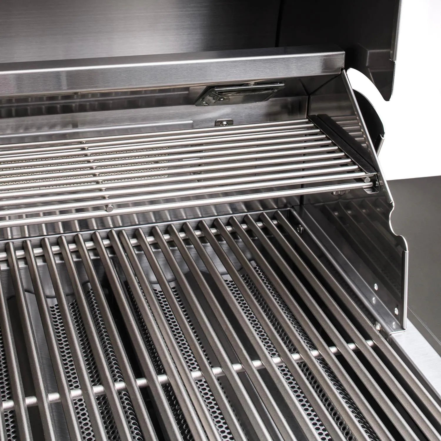 Grill gazowy Blaze Premium LTE 32-calowy z 4 palnikami na propan, tylnym palnikiem na podczerwień i oświetleniem grilla – BLZ-4LTE2-LP
