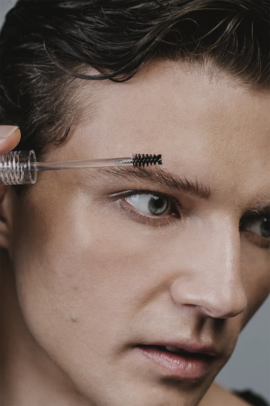 MÁDARA Grow & Fix serum voor het stimuleren van wimper- en wenkbrauwgroei