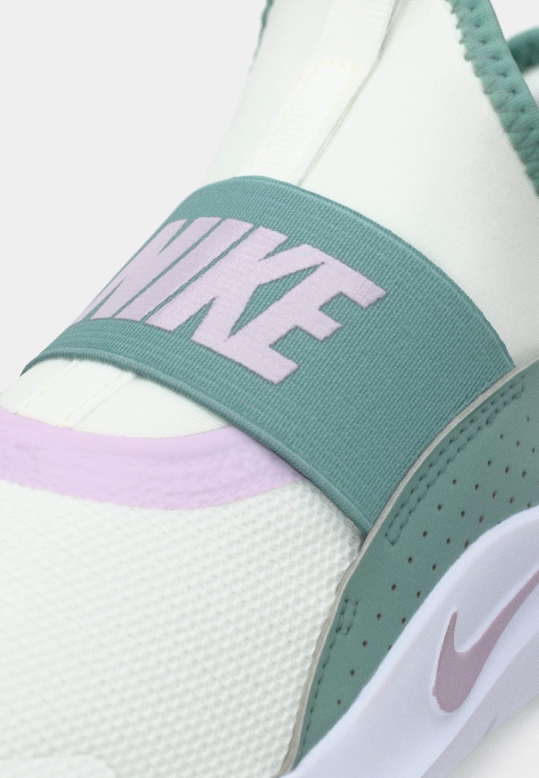 Nike Performance FLEX RUNNER 4 UNISEXE - Chaussures de running sur route - blanc sommet/poupée/canon